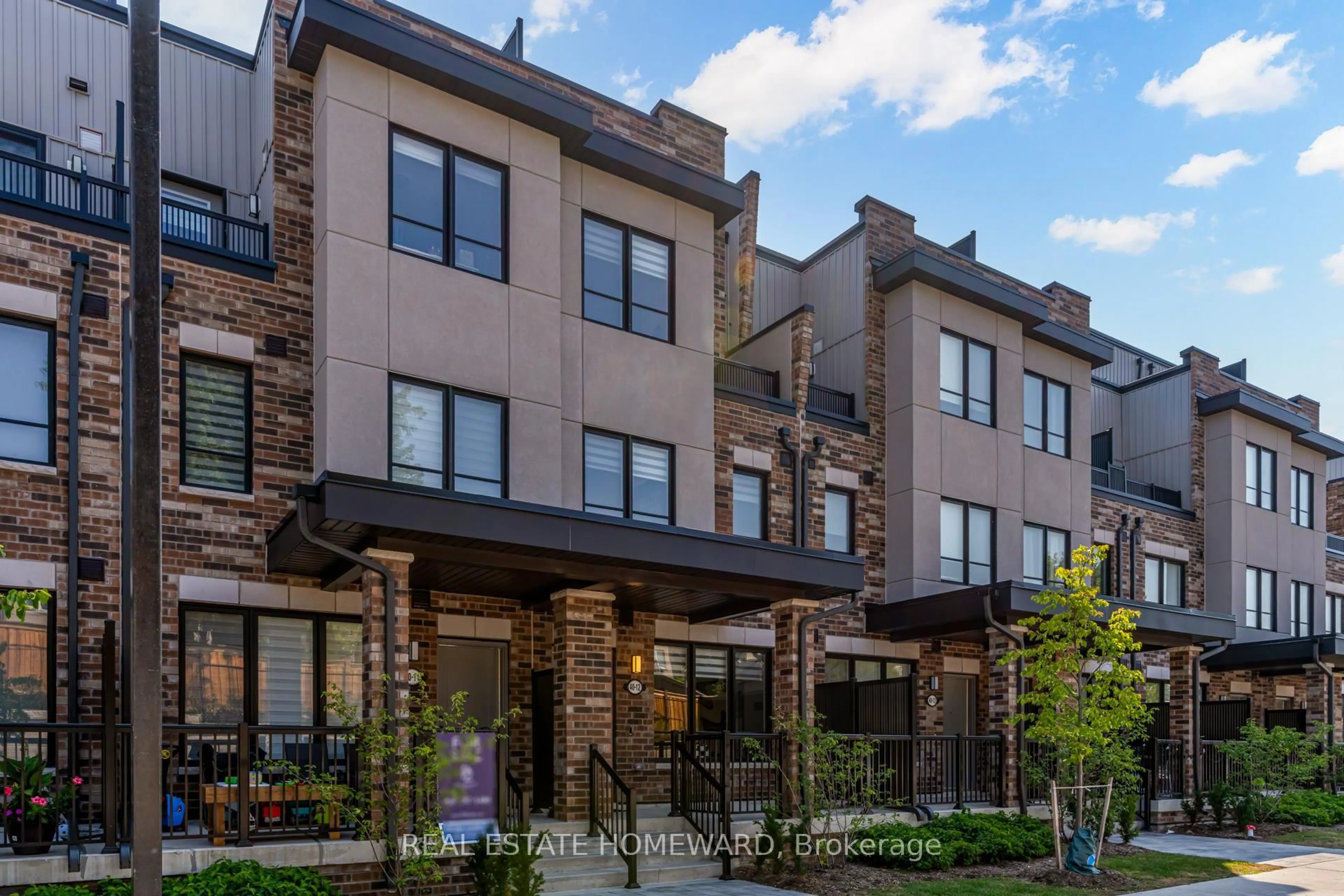 Home with brick exterior material, unknown for 40 Baynes Way #12, Bradford West Gwillimbury Ontario L3Z 4M4
