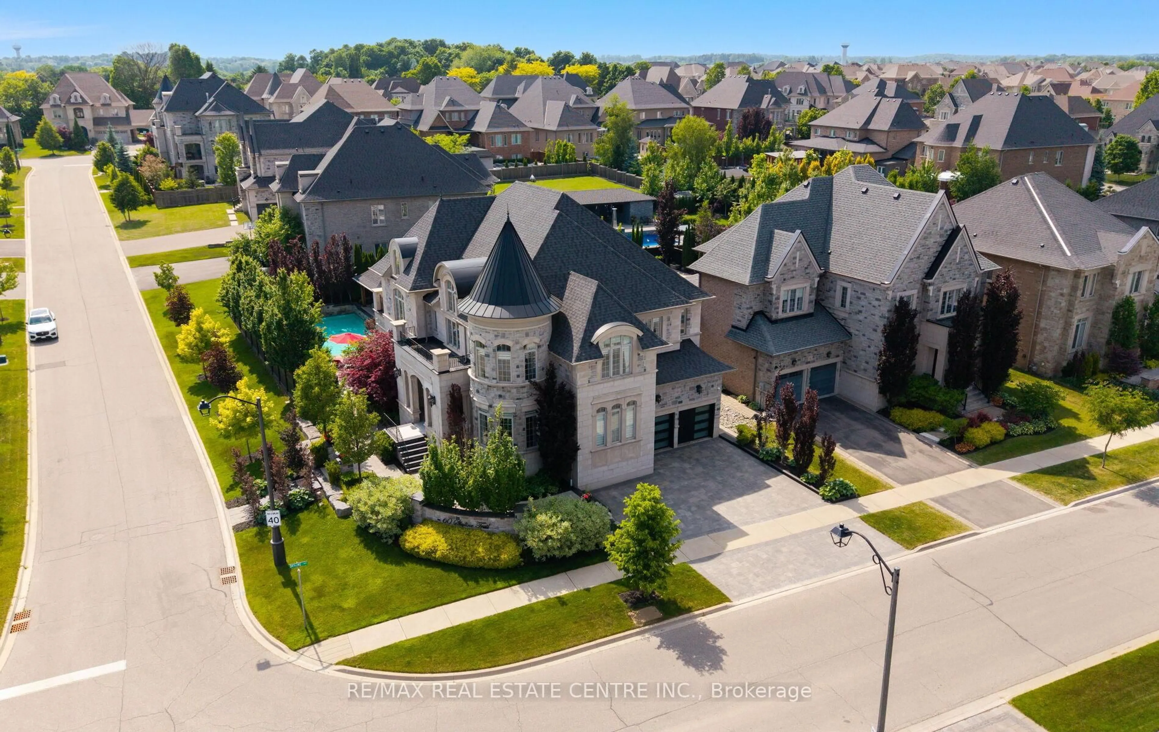 A pic from outside/outdoor area/front of a property/back of a property/a pic from drone, street for 60 Skyline Tr, King Ontario L7B 1N2