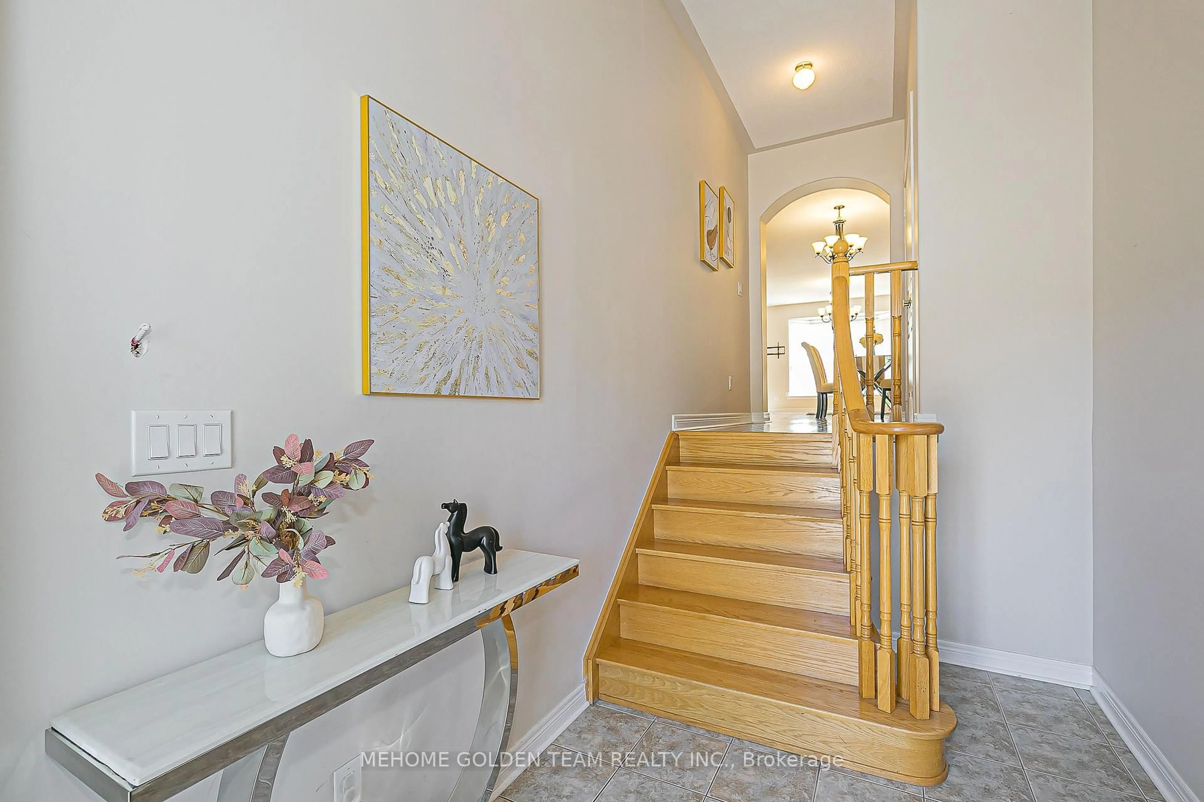 Indoor entryway for 147 Mintwood Rd, Vaughan Ontario L4Y 0G5