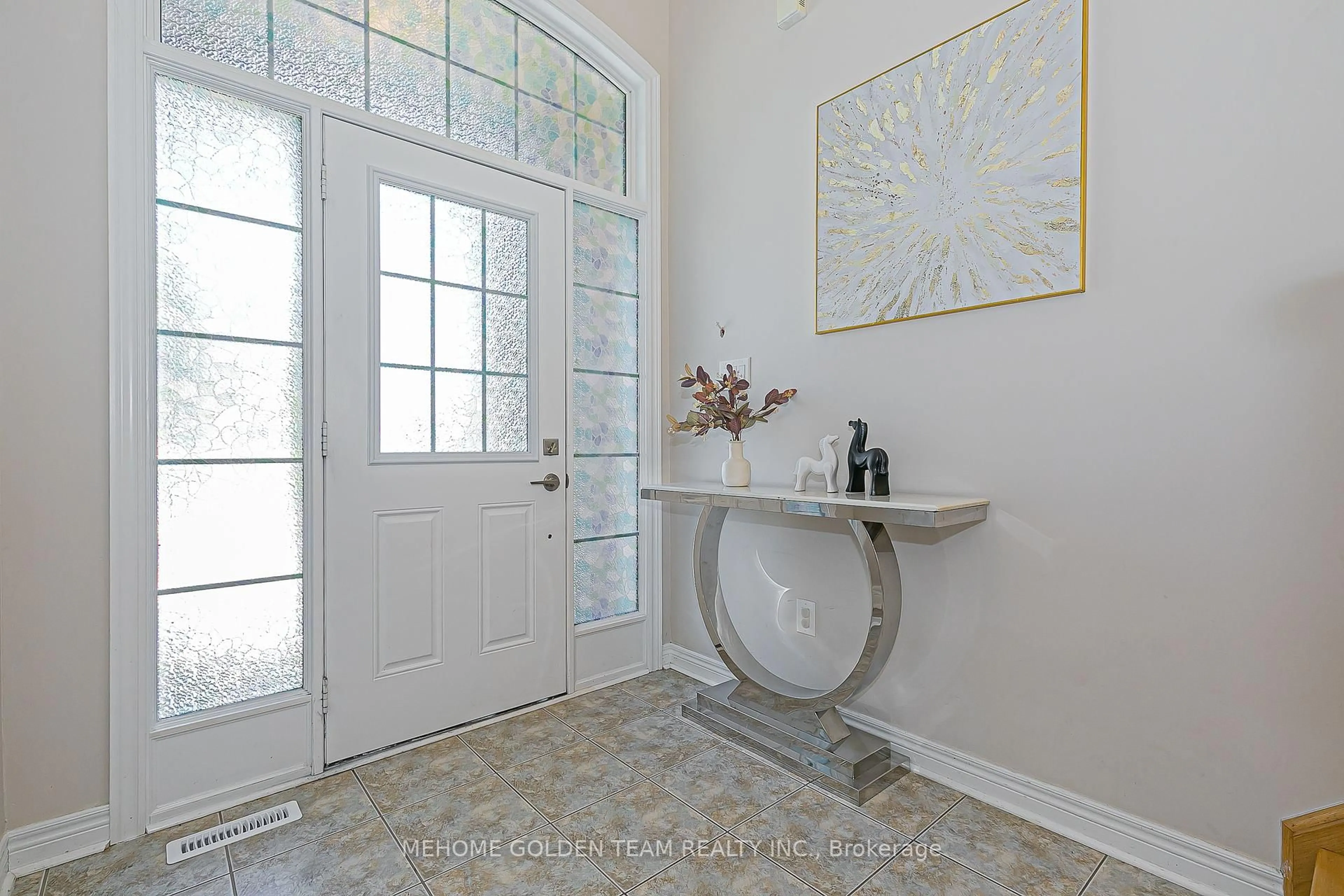 Indoor entryway for 147 Mintwood Rd, Vaughan Ontario L4Y 0G5