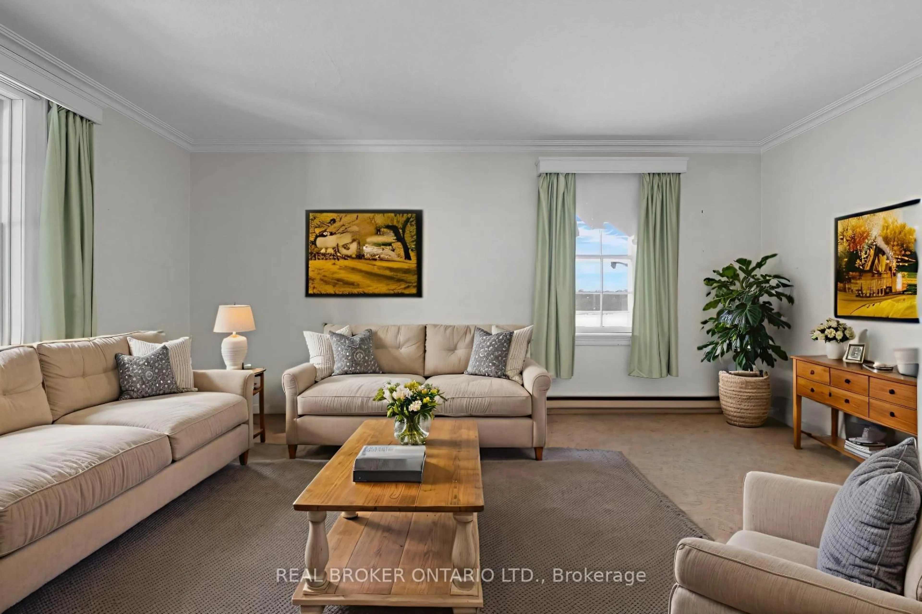 Living room with furniture, unknown for 2528 9th Line, Innisfil Ontario L9S 3Z7