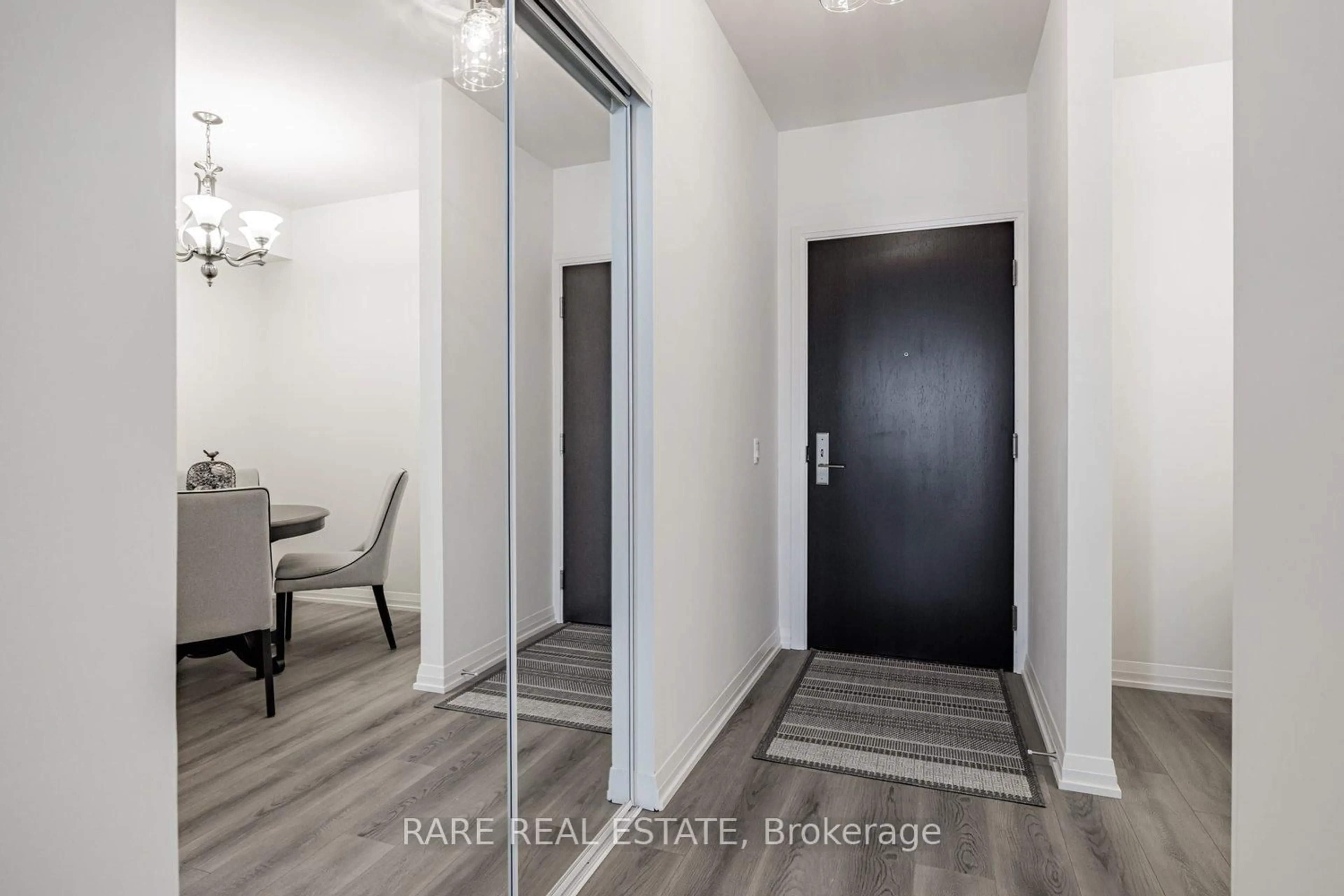 Indoor entryway for 9000 Jane St #2110, Vaughan Ontario L4K 0M6