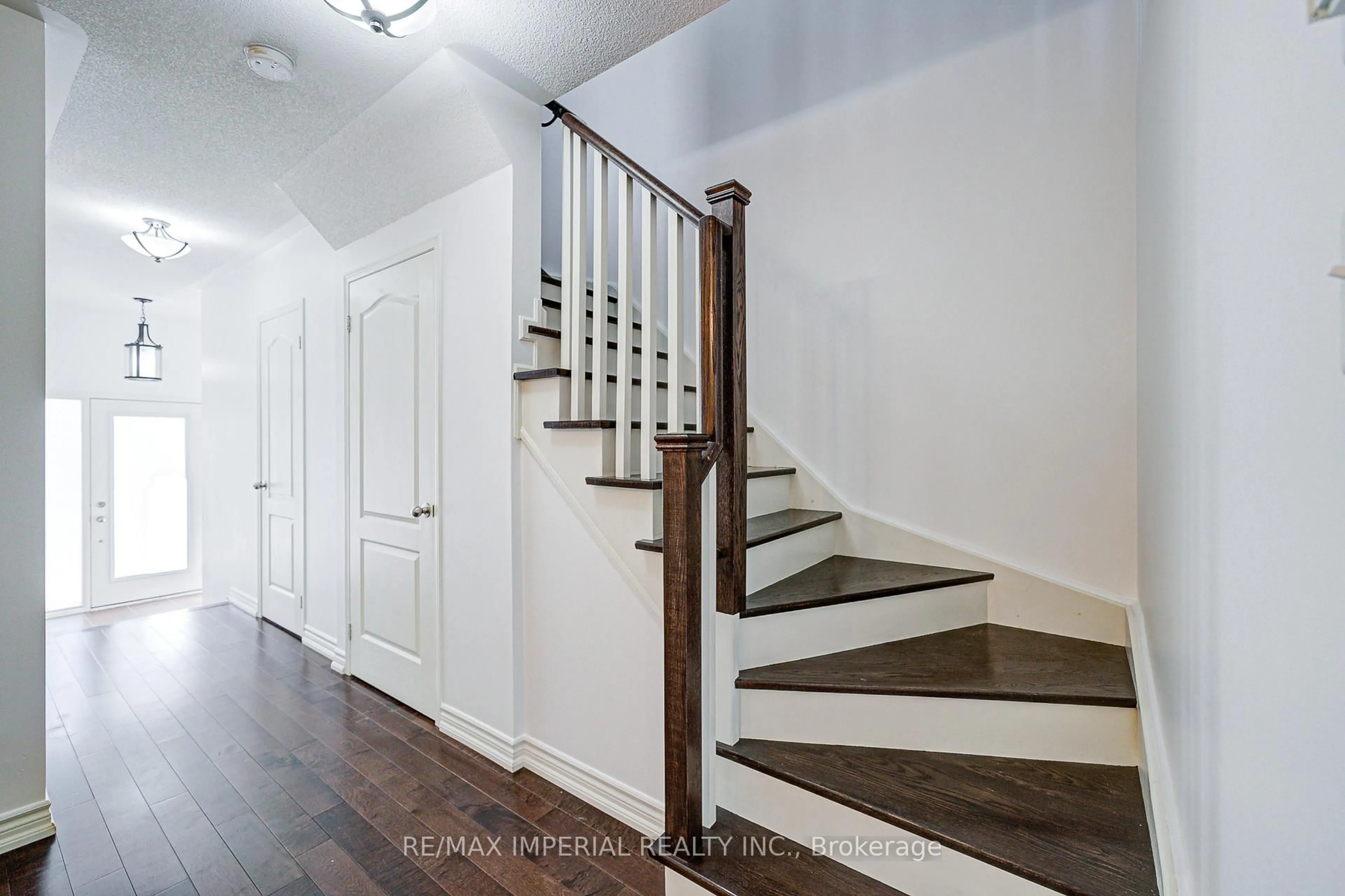 Stairs for 63 All Points Dr, Whitchurch-Stouffville Ontario L4A 0W5
