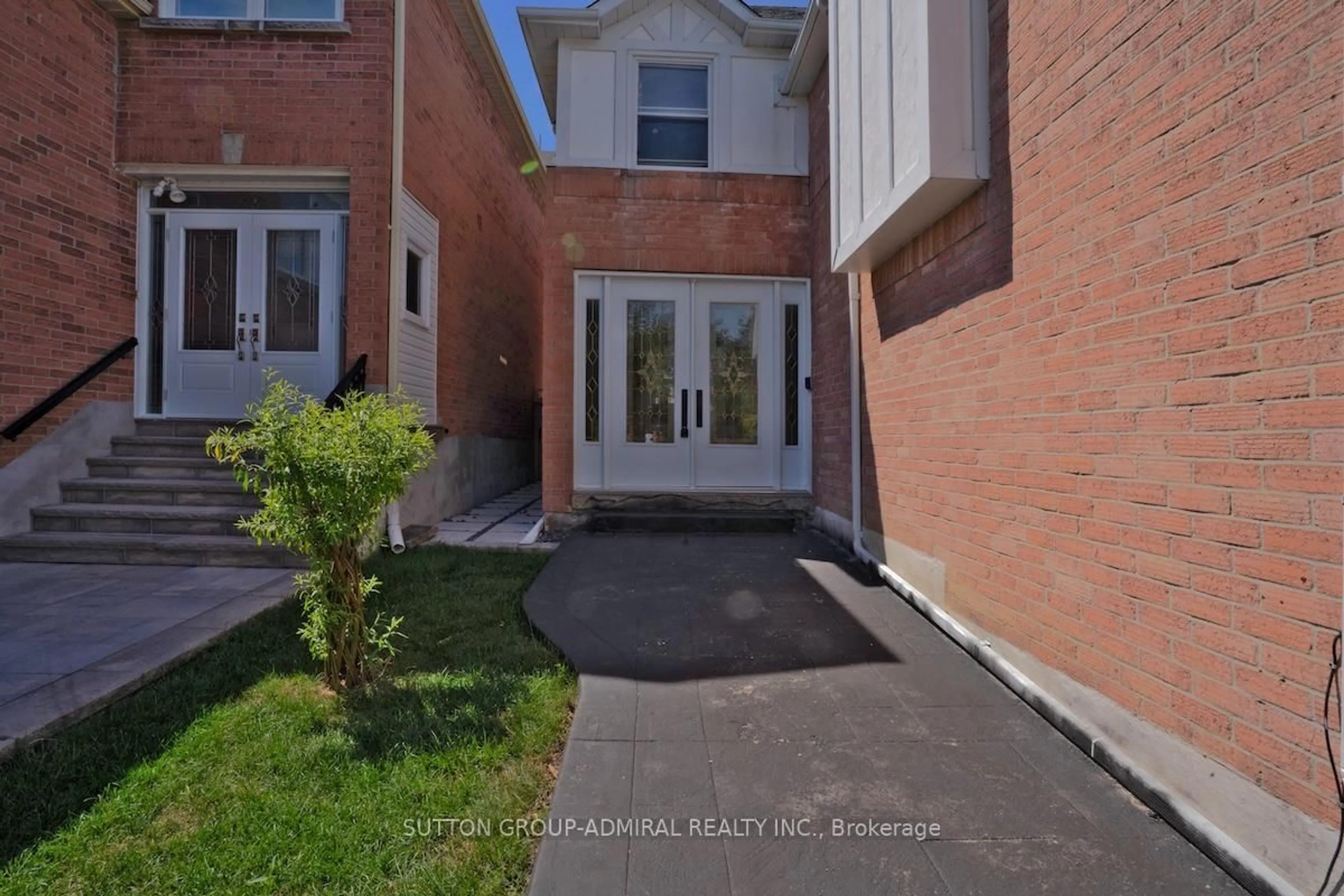 A pic from outside/outdoor area/front of a property/back of a property/a pic from drone, street for 85 Glen Cres, Vaughan Ontario L4J 4W7