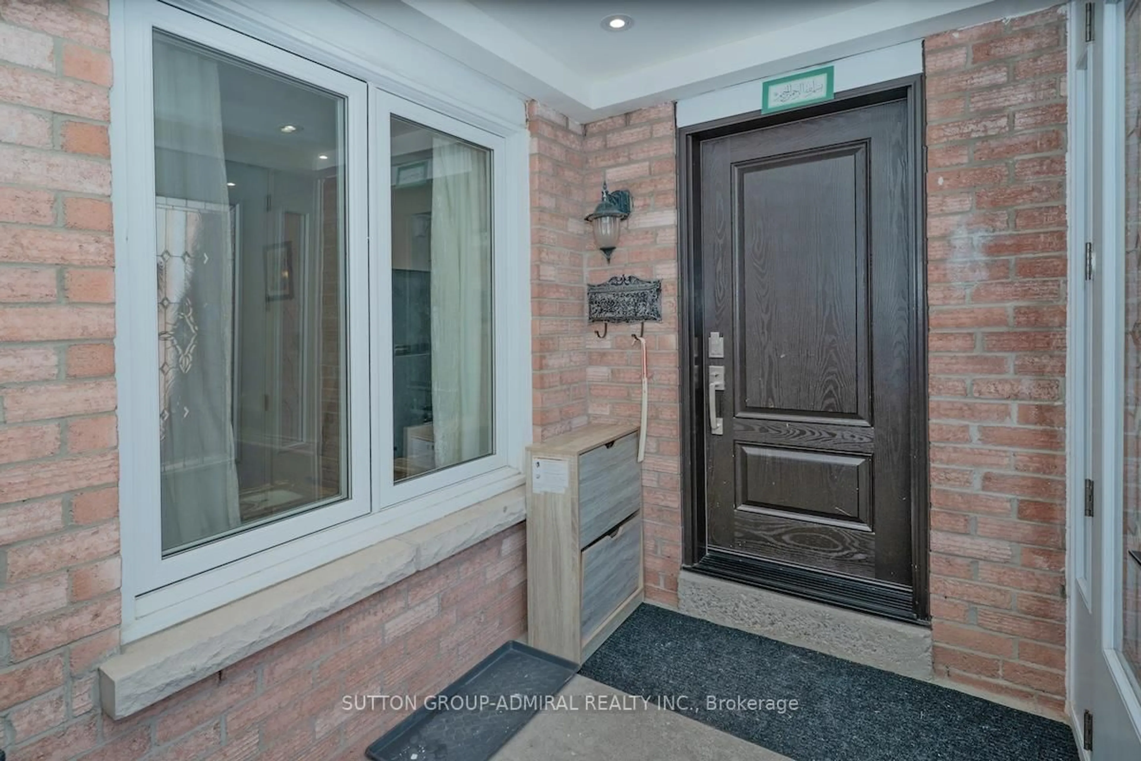 Indoor foyer for 85 Glen Cres, Vaughan Ontario L4J 4W7