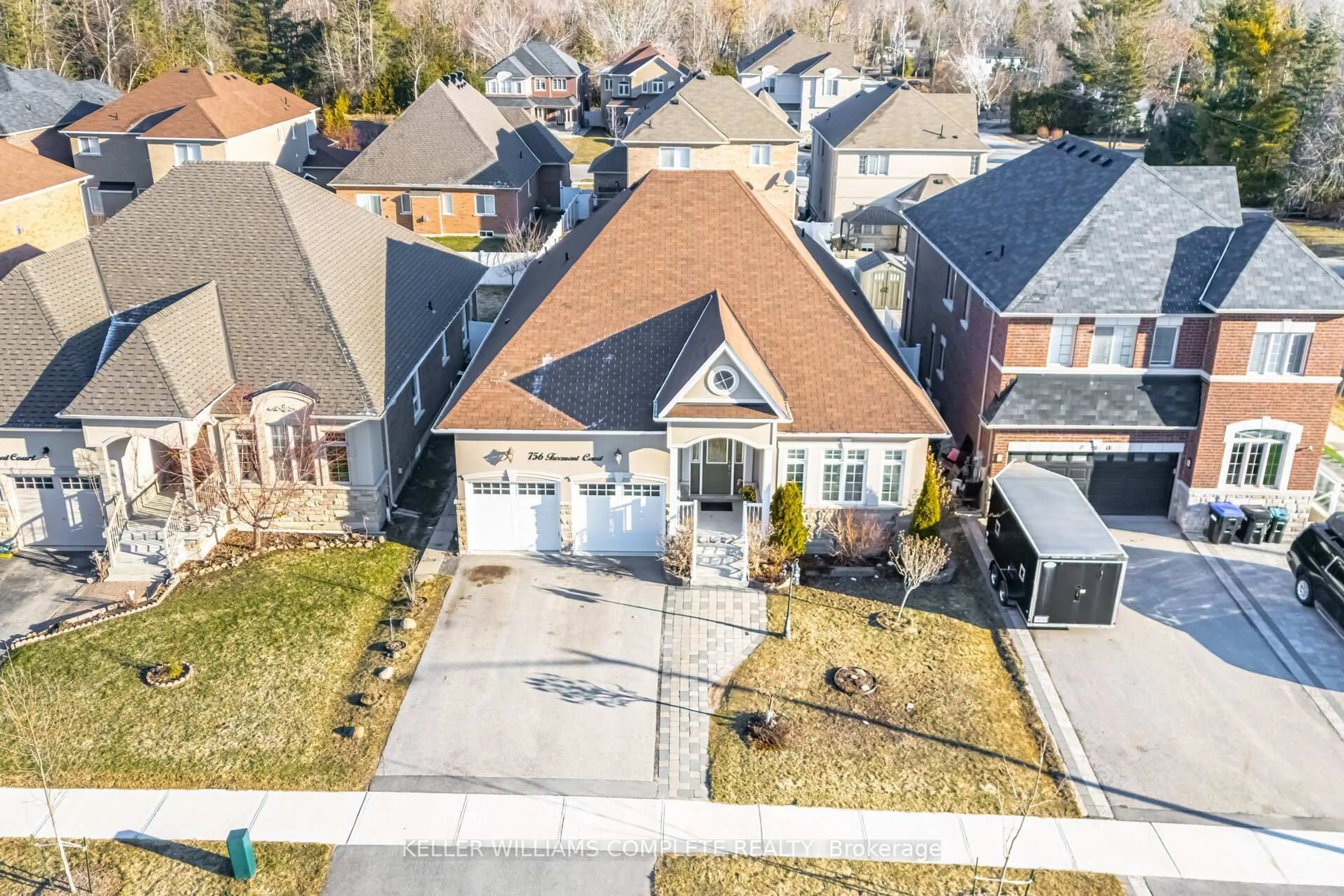 A pic from outside/outdoor area/front of a property/back of a property/a pic from drone, street for 756 Freemont Crt, Innisfil Ontario L9S 0K4