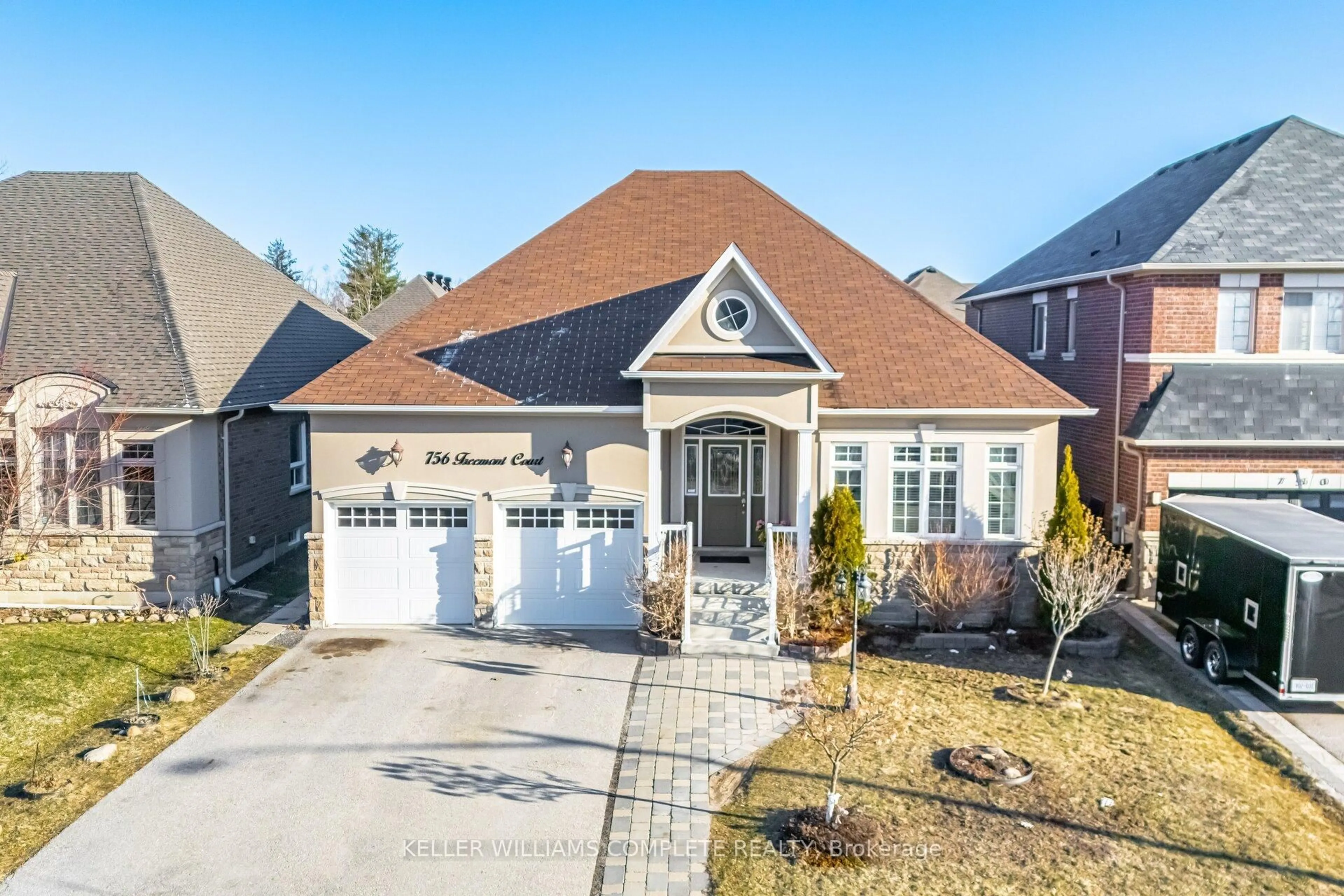 A pic from outside/outdoor area/front of a property/back of a property/a pic from drone, street for 756 Freemont Crt, Innisfil Ontario L9S 0K4