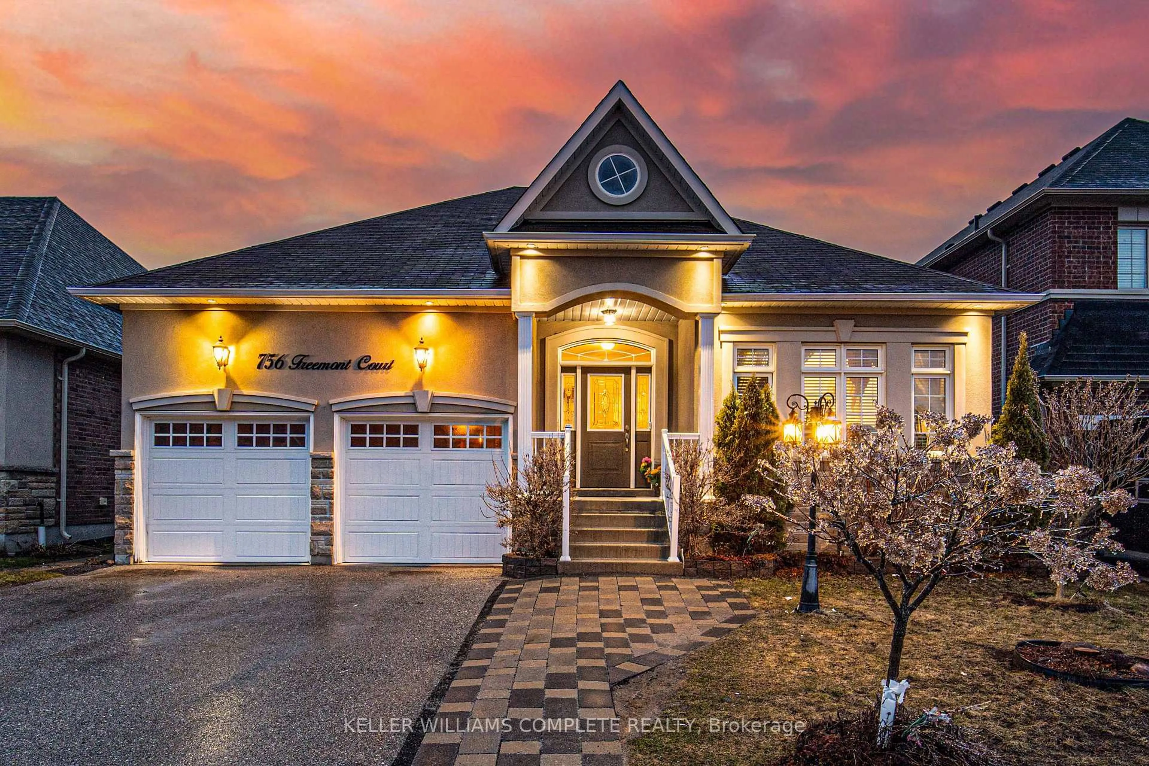 Home with vinyl exterior material, street for 756 Freemont Crt, Innisfil Ontario L9S 0K4