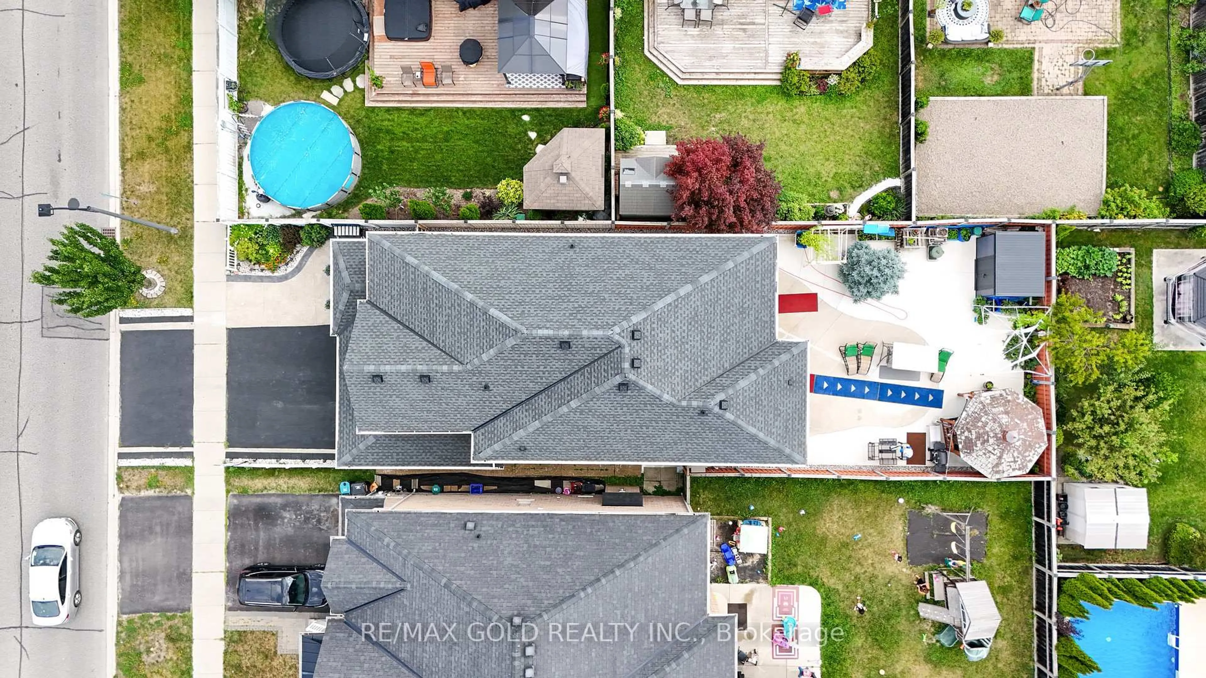 A pic from outside/outdoor area/front of a property/back of a property/a pic from drone, unknown for 180 West Park Ave, Bradford West Gwillimbury Ontario L3Z 0B9