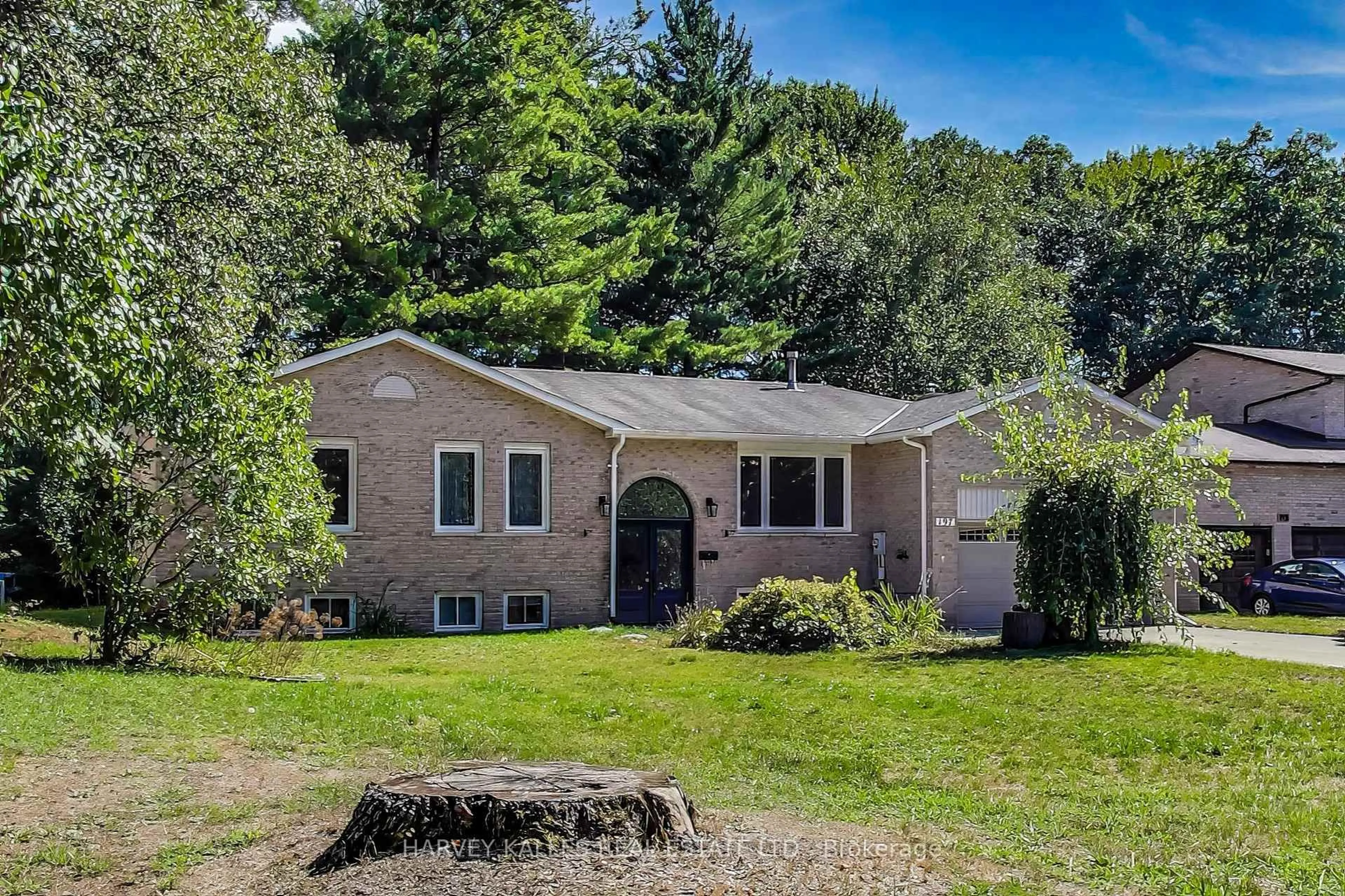 Home with vinyl exterior material, unknown for 197 Park Ave, East Gwillimbury Ontario L9N 1J7