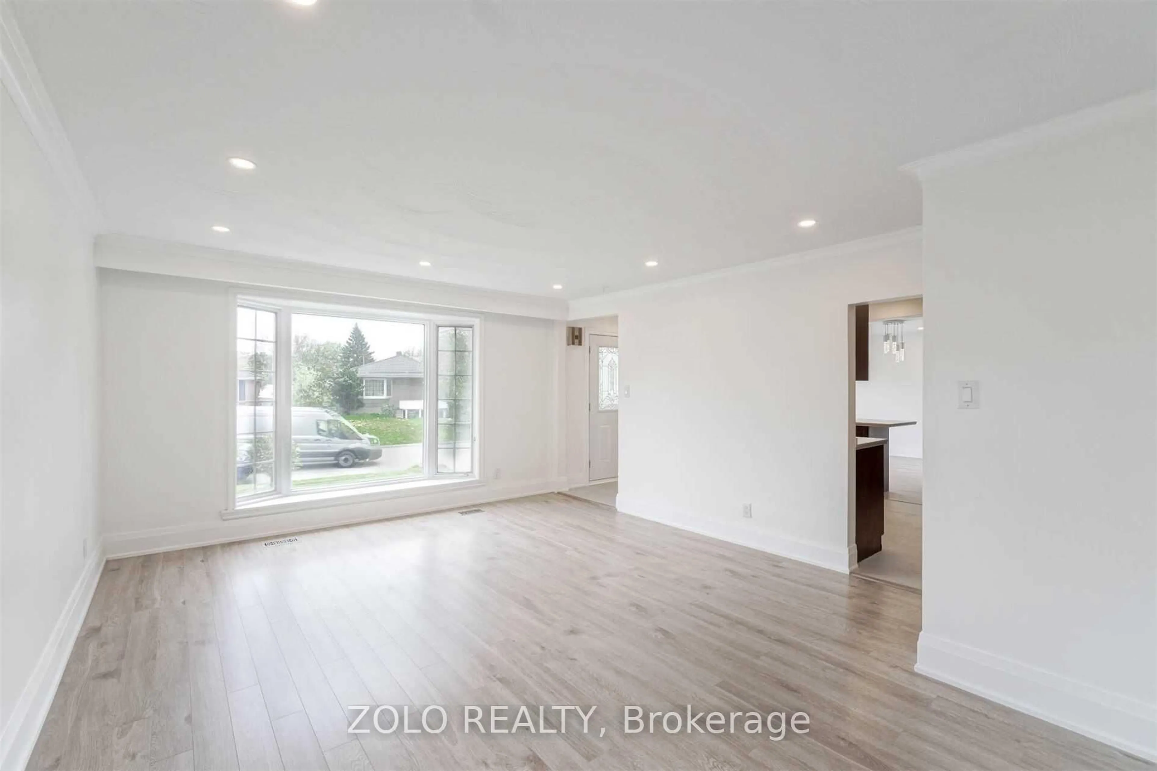 Indoor entryway for 525 Lynett Cres, Richmond Hill Ontario L4C 2V8