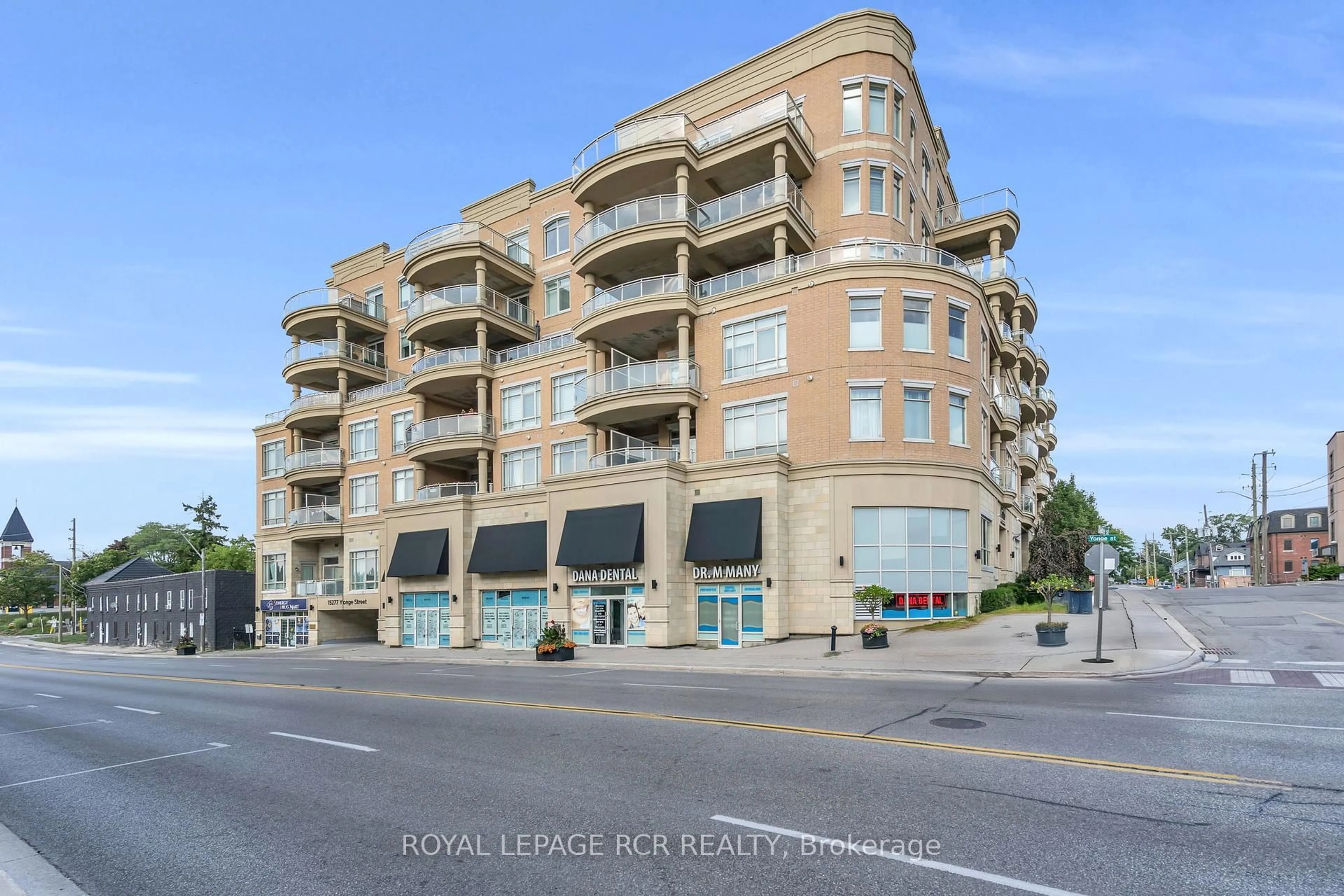 Unknown for 15277 Yonge St #409, Aurora Ontario L4G 1Y3