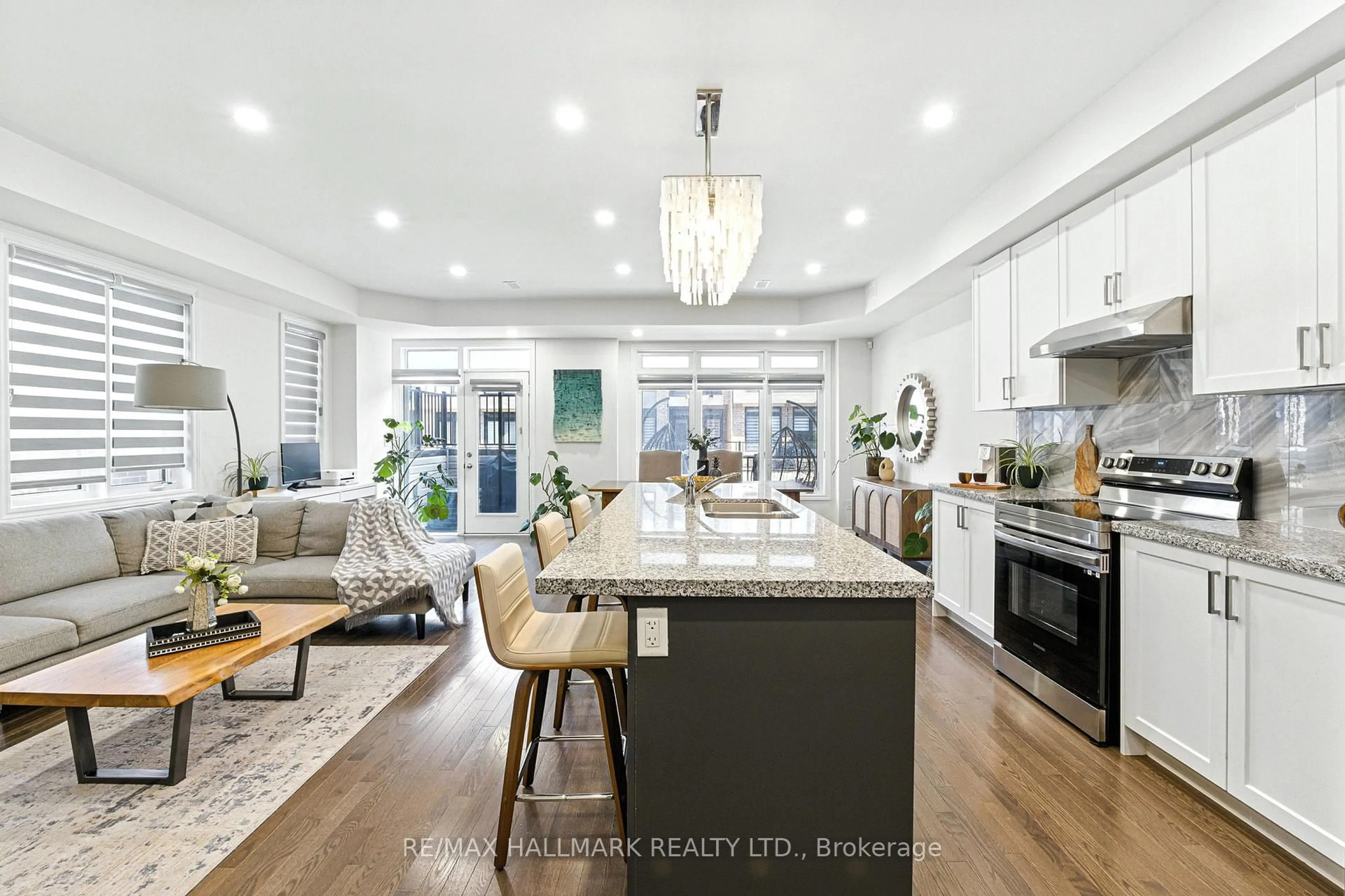 Open concept kitchen, ceramic/tile floor for 36 Elsinore St, Vaughan Ontario L4H 5G2