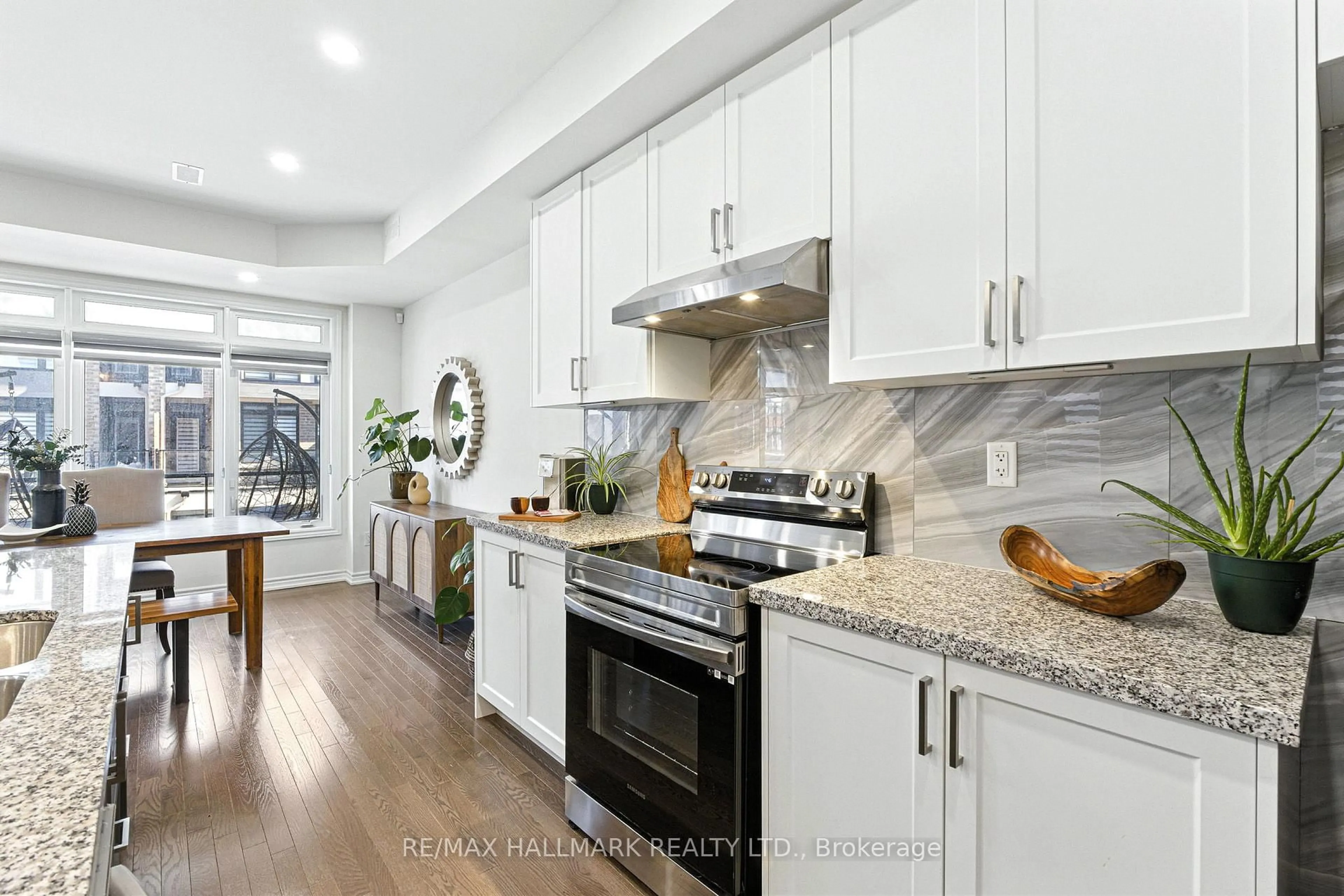 Open concept kitchen, ceramic/tile floor for 36 Elsinore St, Vaughan Ontario L4H 5G2
