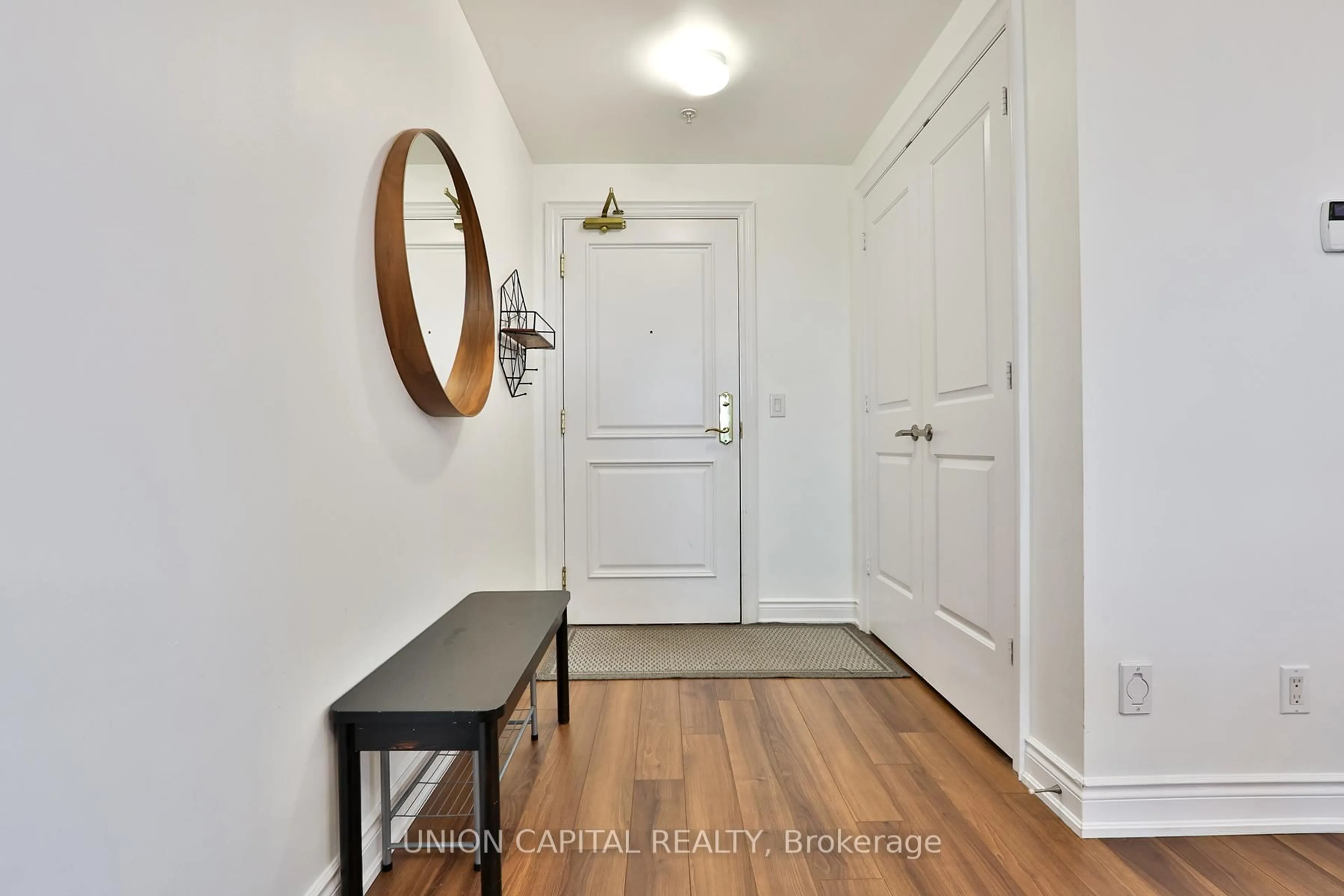 Indoor entryway for 9255 Jane St #605, Vaughan Ontario L6A 0K1