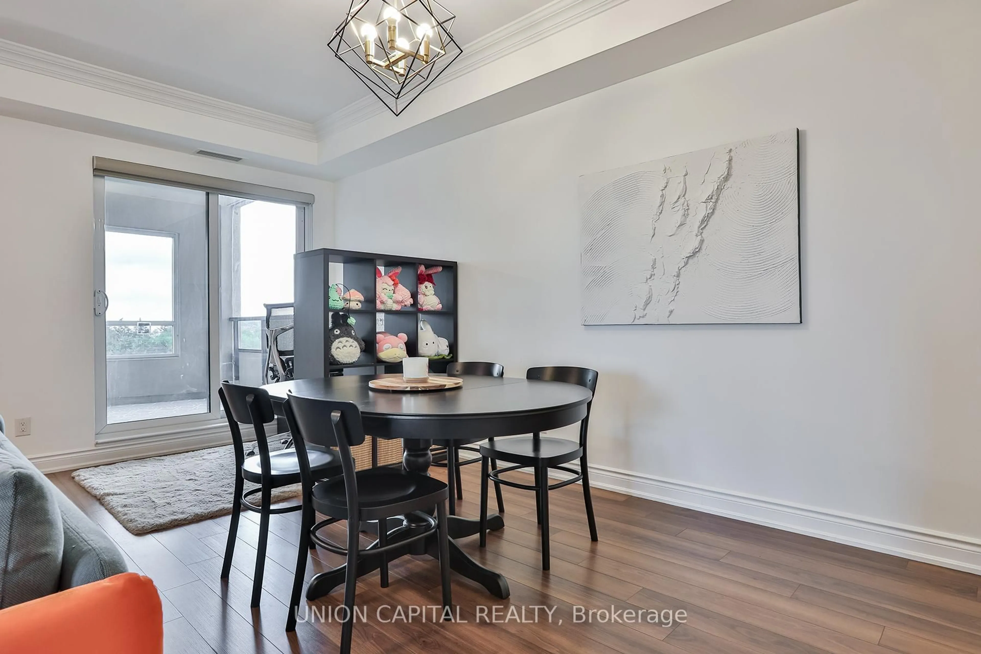 Dining room, wood/laminate floor for 9255 Jane St #605, Vaughan Ontario L6A 0K1