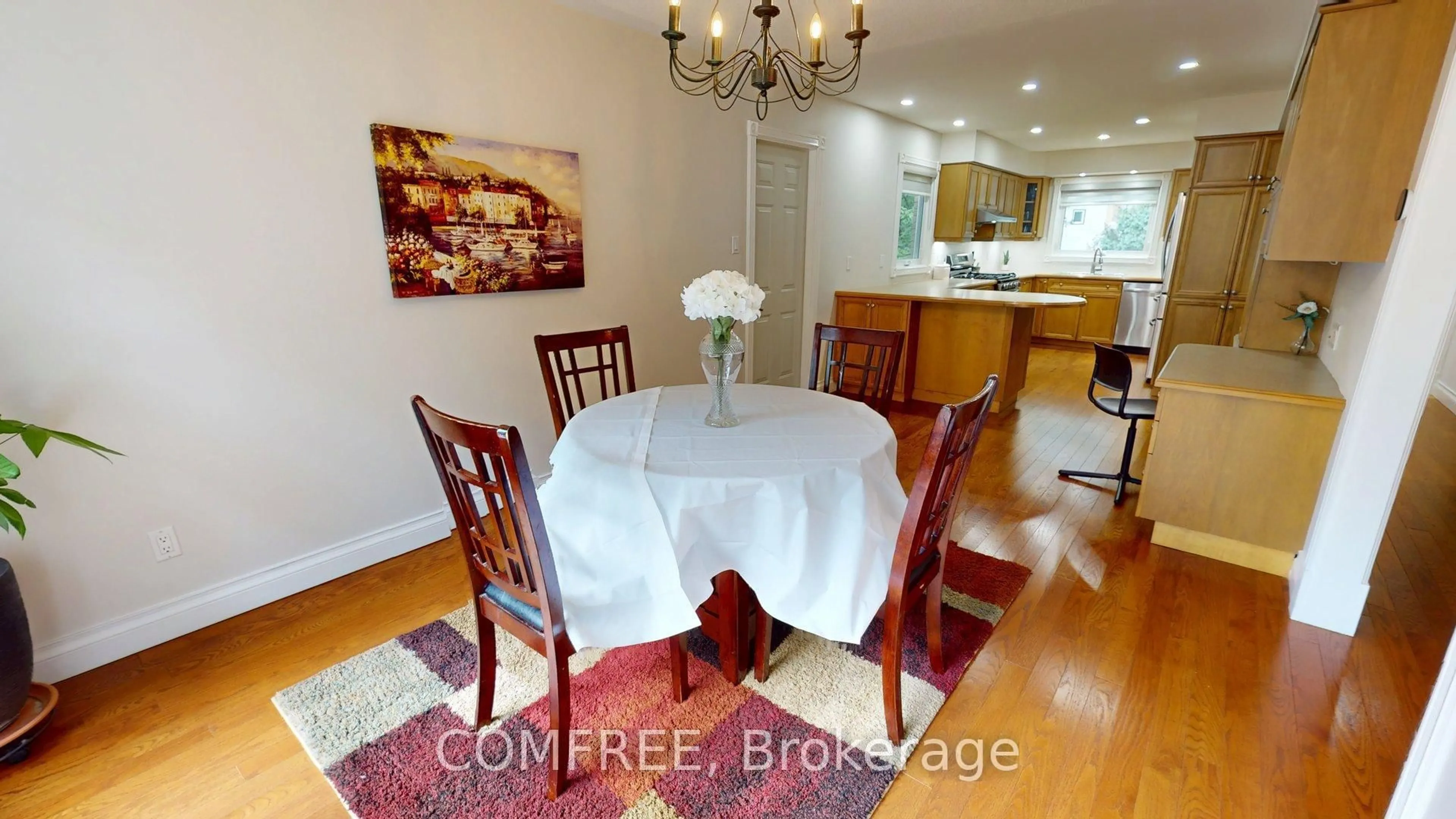 Dining room, wood/laminate floor for 40 Sir Gawaine Pl, Markham Ontario L3P 3A2