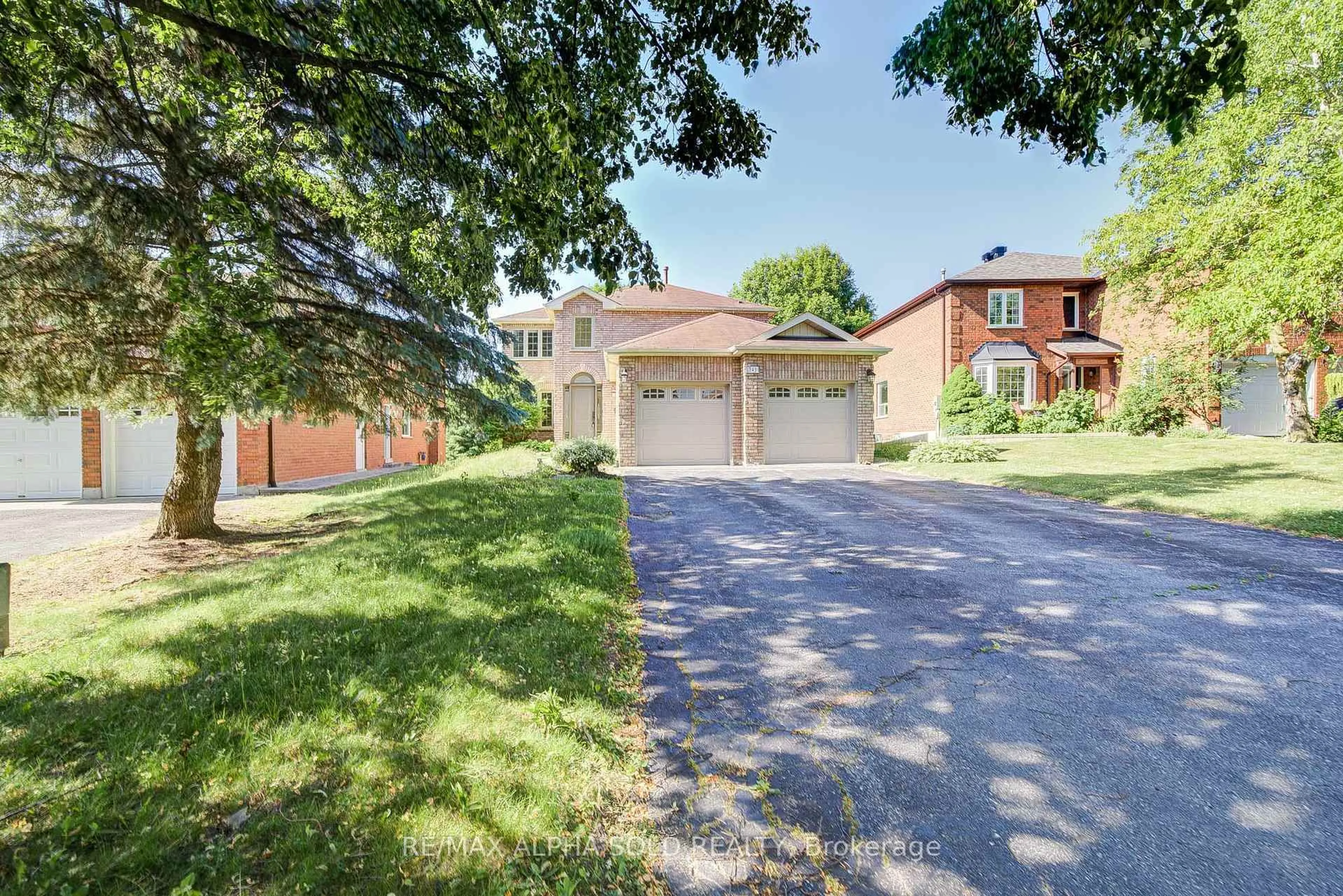 Home with brick exterior material, street for 341 Jelley Ave, Newmarket Ontario L3X 1S5