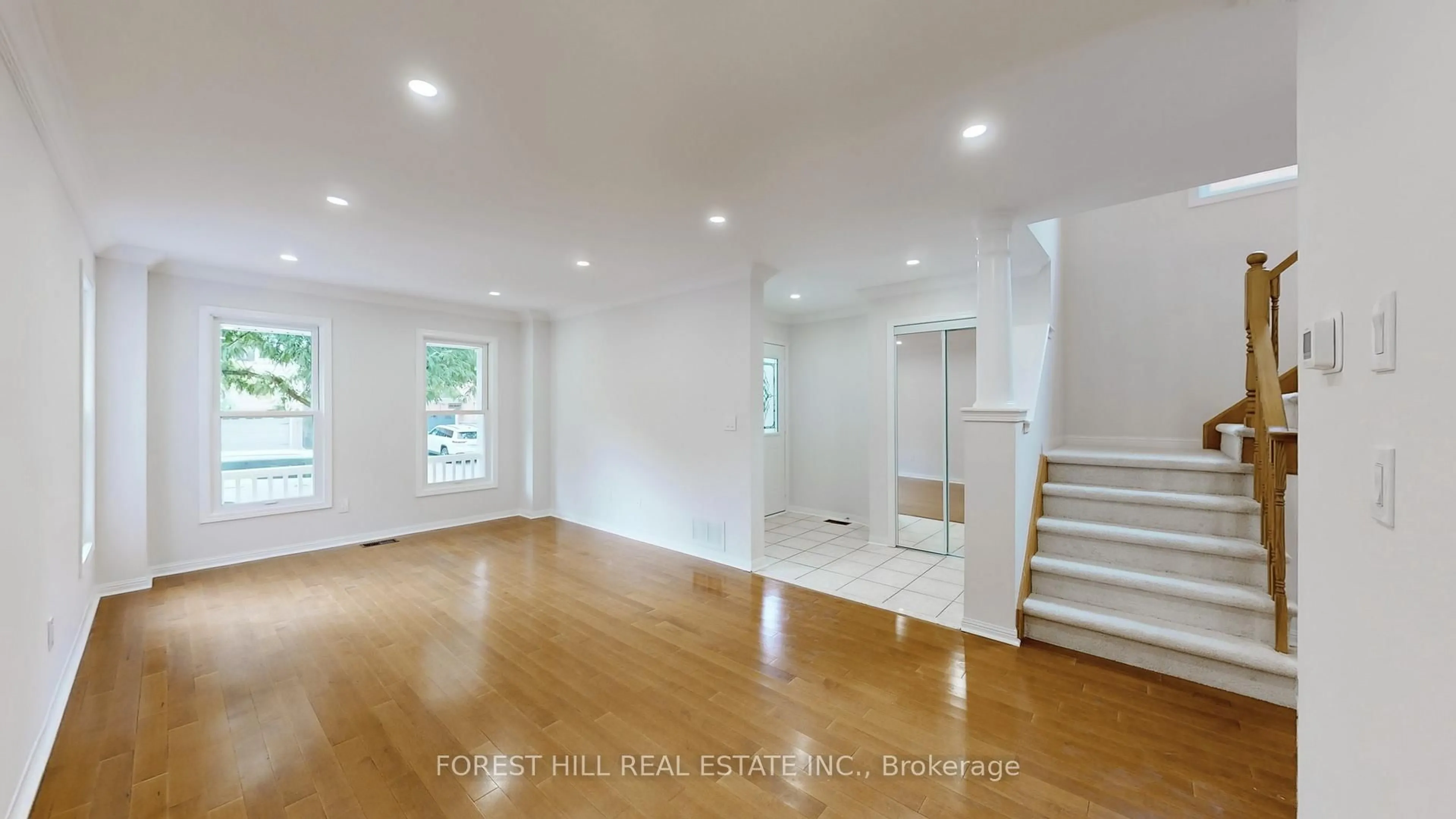 Unknown for 4 Lionheart Lane, Markham Ontario L6C 2B7