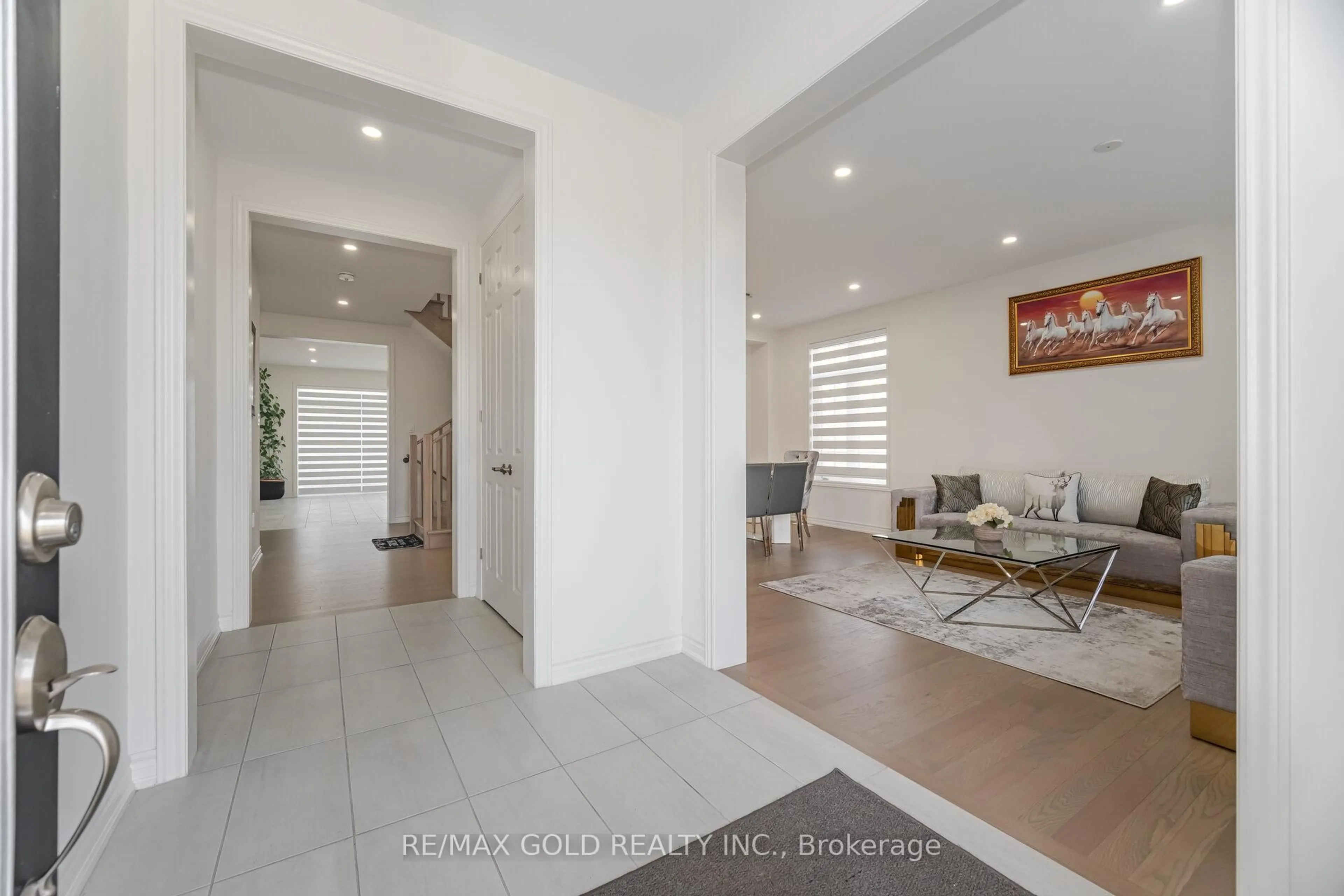 Indoor entryway for 4 Elderberry Way, Adjala-Tosorontio Ontario L0G 1W0