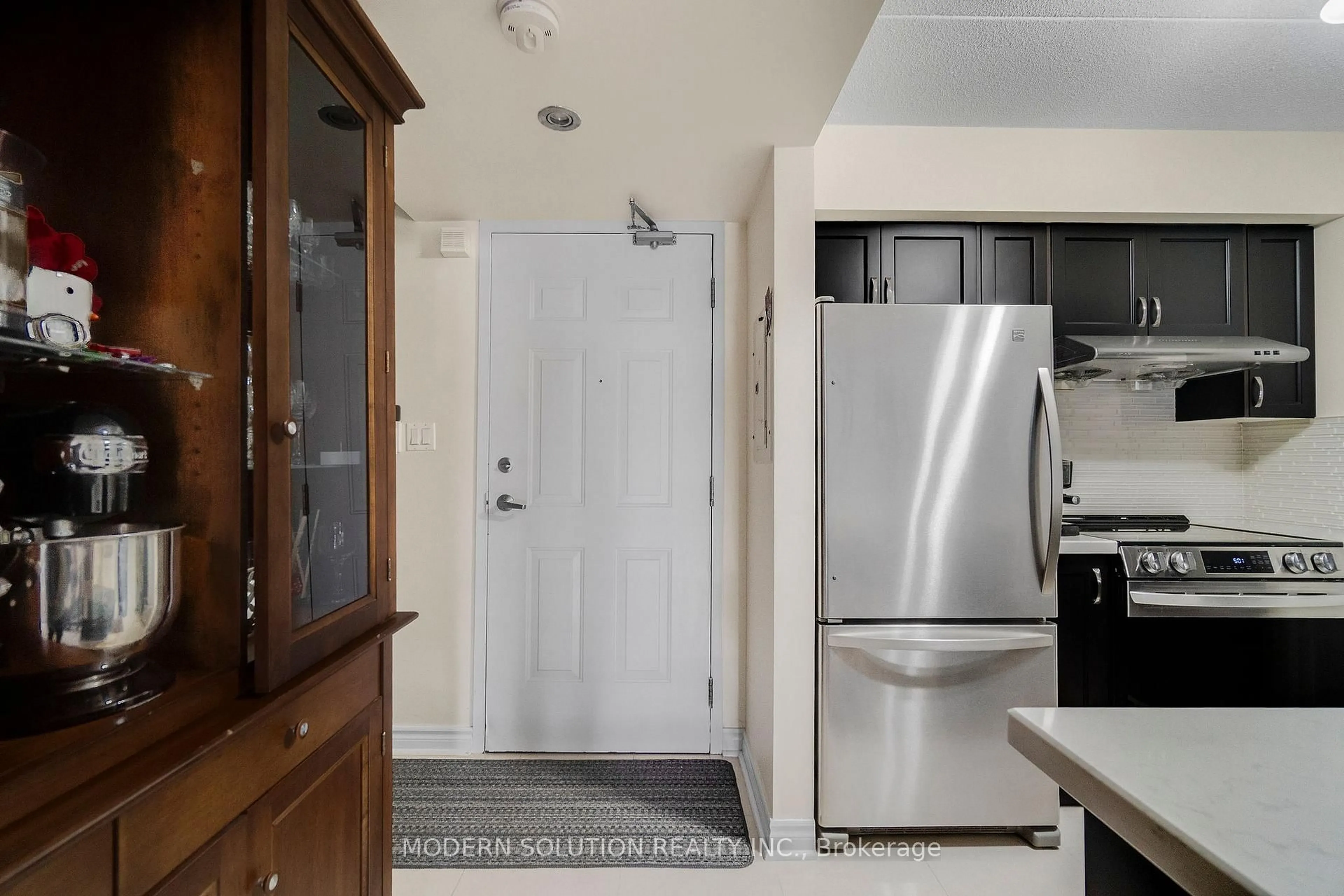 Standard kitchen, unknown for 250 Pine Grove Dr #102, Vaughan Ontario L4L 2H7