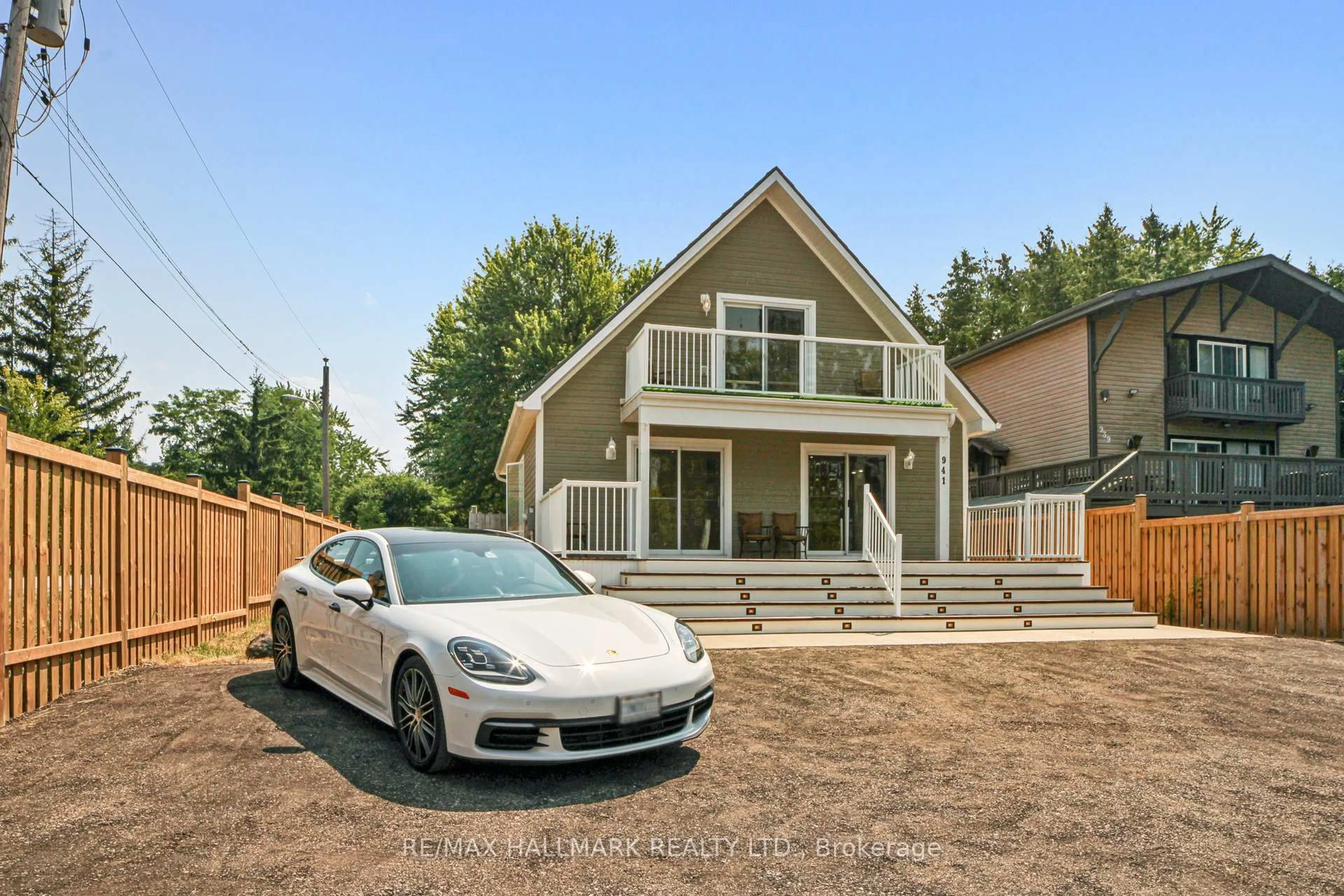 Home with vinyl exterior material, street for 941 Lake Dr, Georgina Ontario L4P 3E9