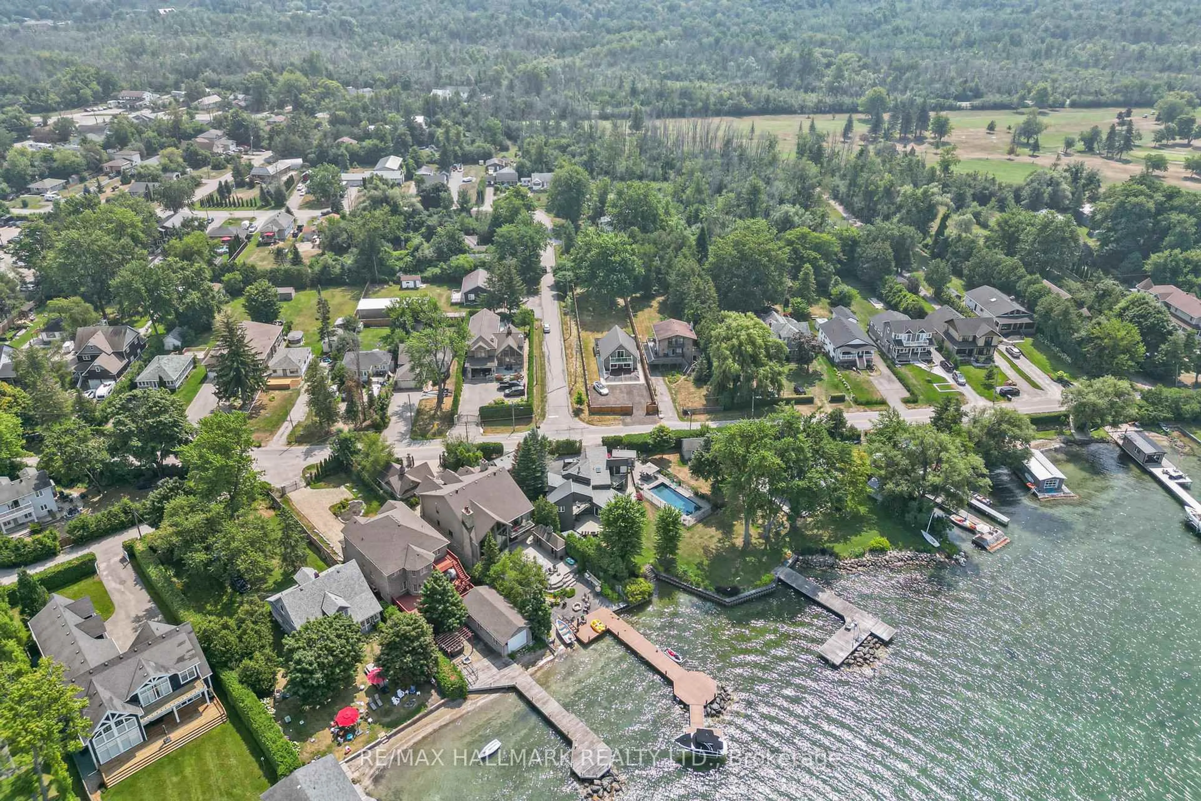A pic from outside/outdoor area/front of a property/back of a property/a pic from drone, water/lake/river/ocean view for 941 Lake Dr, Georgina Ontario L4P 3E9