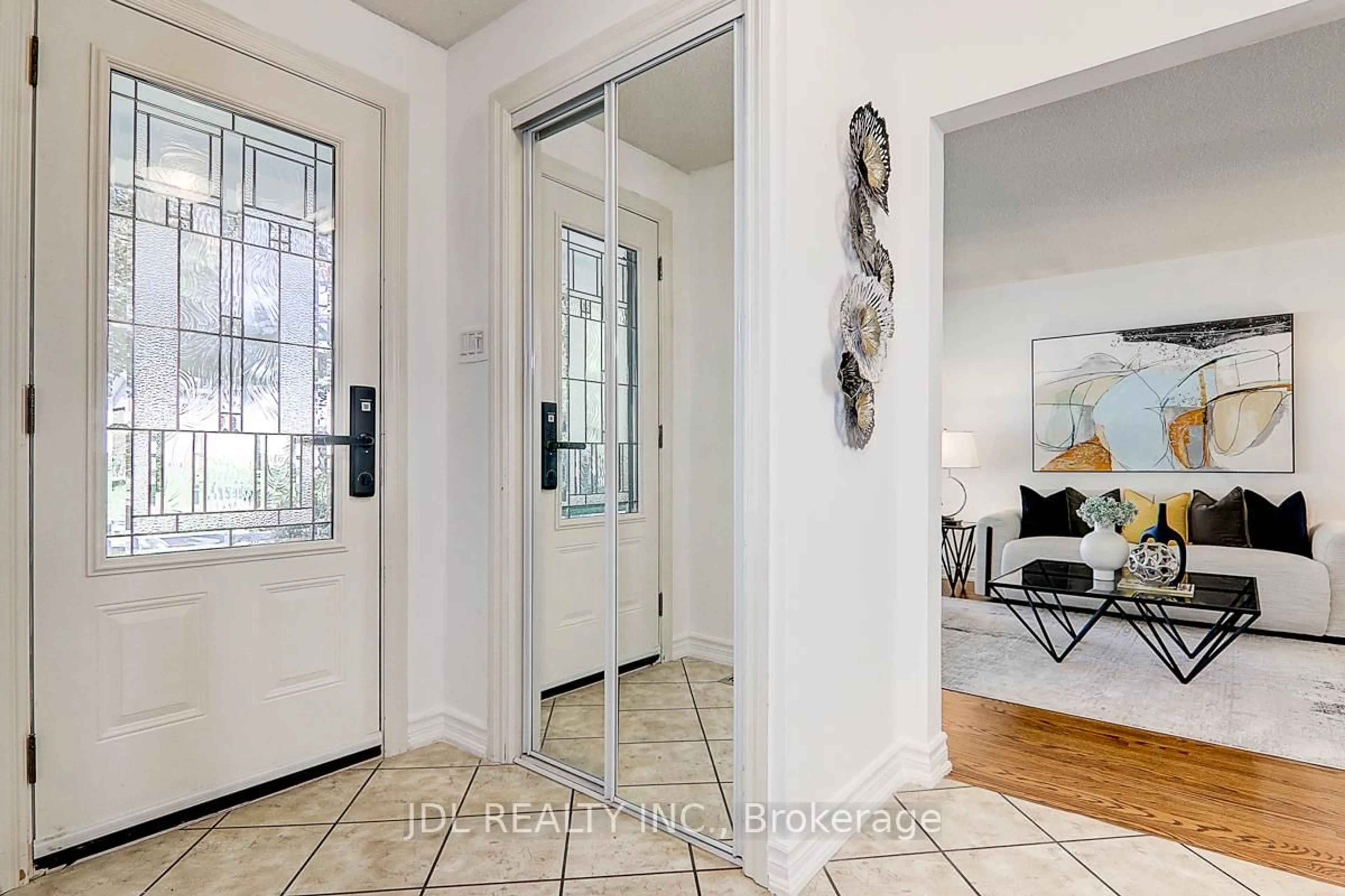 Indoor entryway for 7 Shady Lane Cres, Markham Ontario L3T 3W6