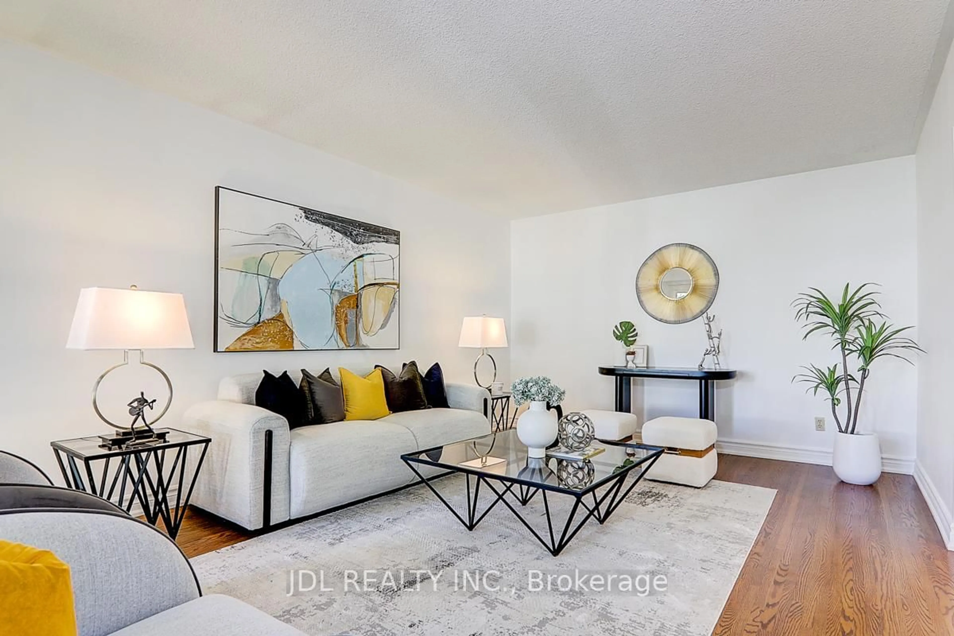 Living room with furniture, unknown for 7 Shady Lane Cres, Markham Ontario L3T 3W6