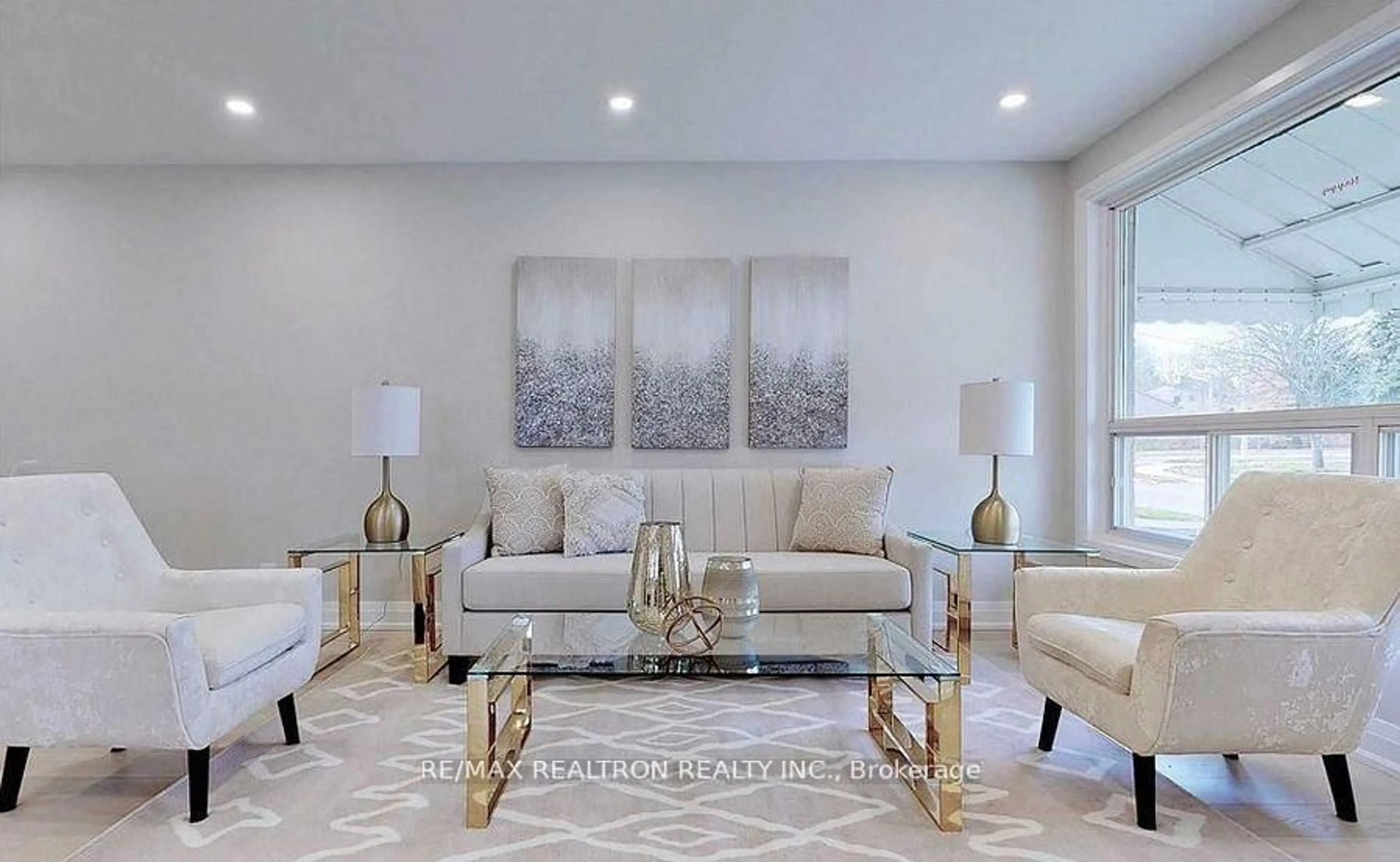 Living room with furniture, unknown for 9 Lee Gate, Aurora Ontario L4G 2J6