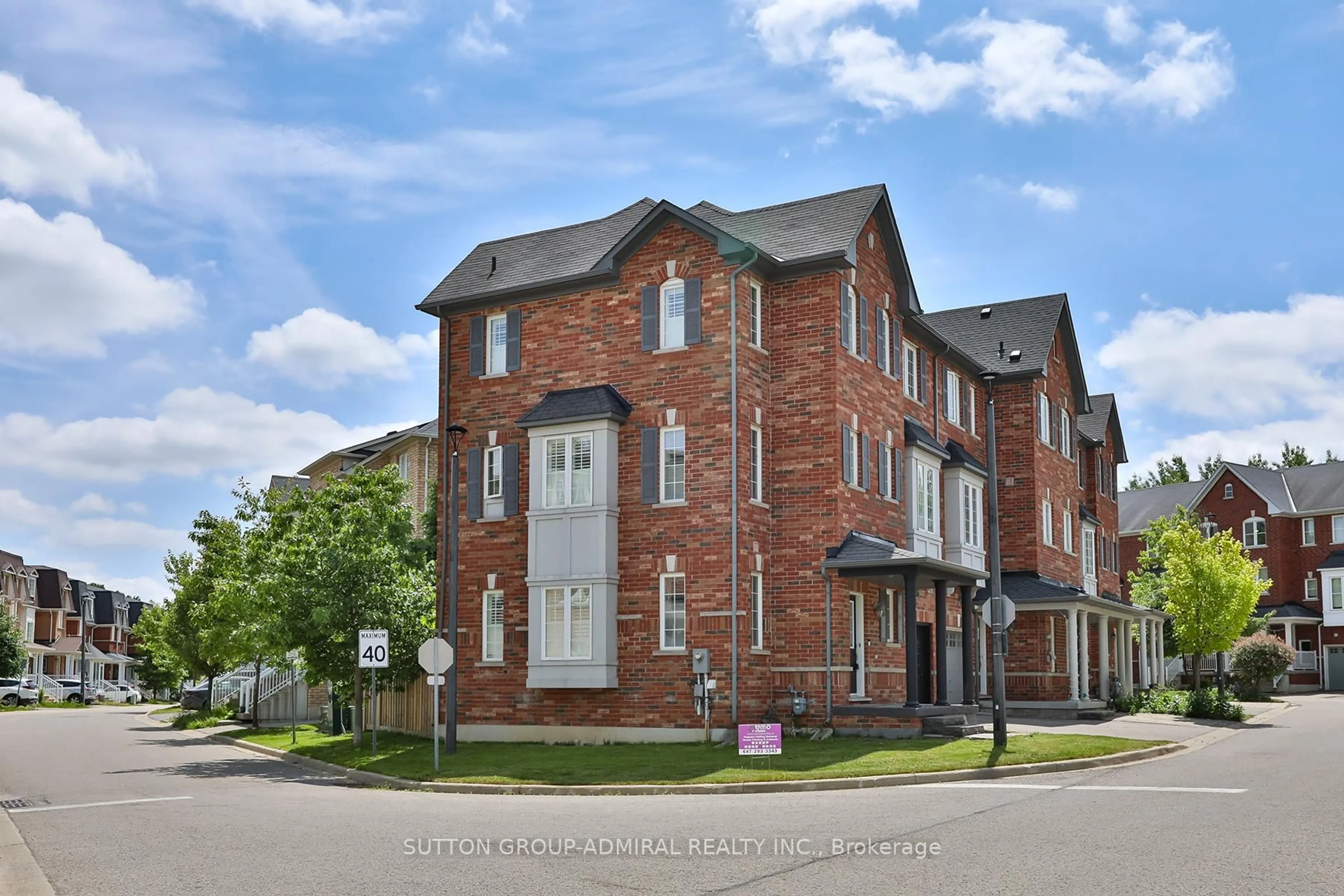 Home with brick exterior material, building for 15 Old Colony Rd #46, Richmond Hill Ontario L4E 4L5