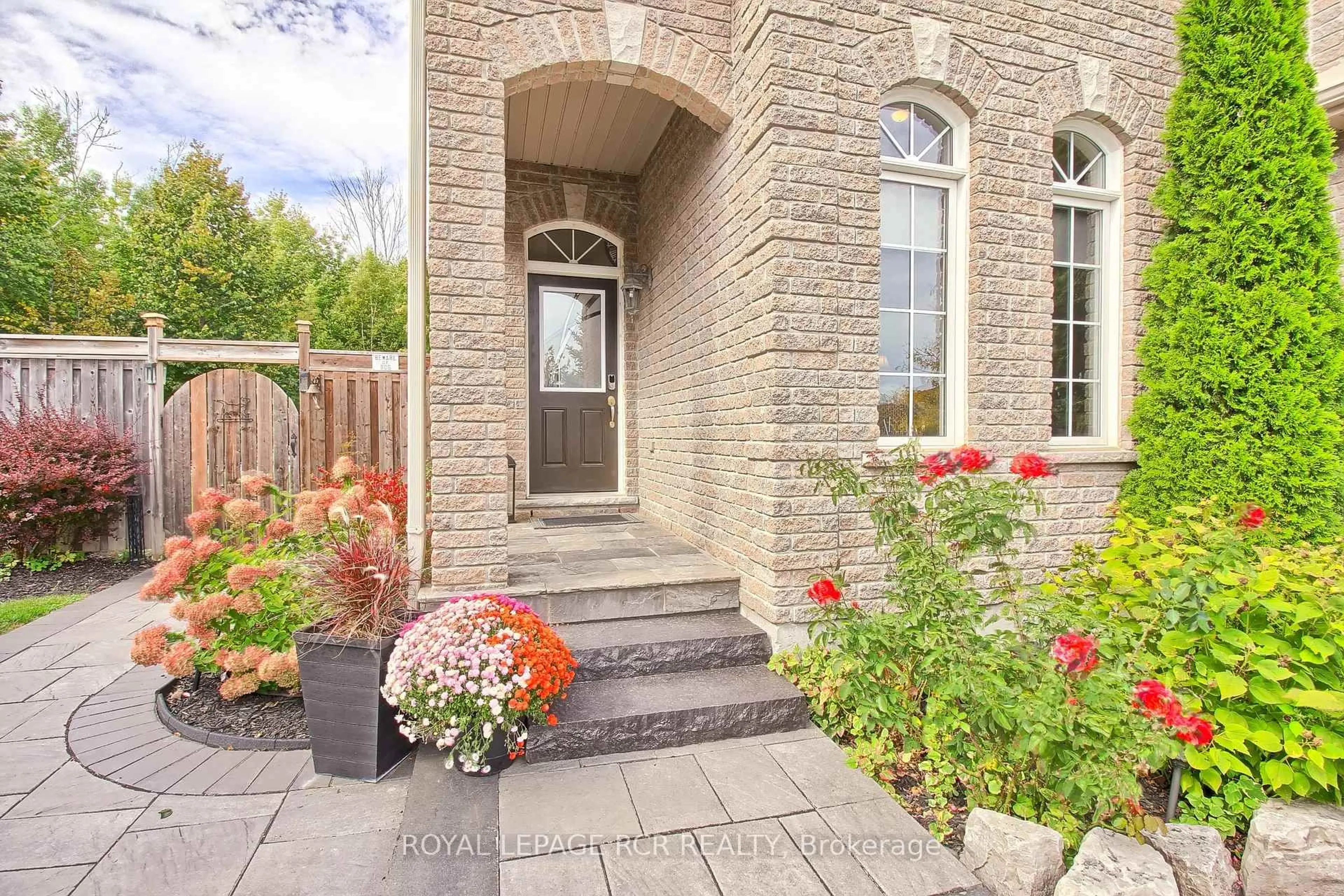 Home with brick exterior material, street for 1047 Nantyr Dr, Innisfil Ontario L9S 0A8