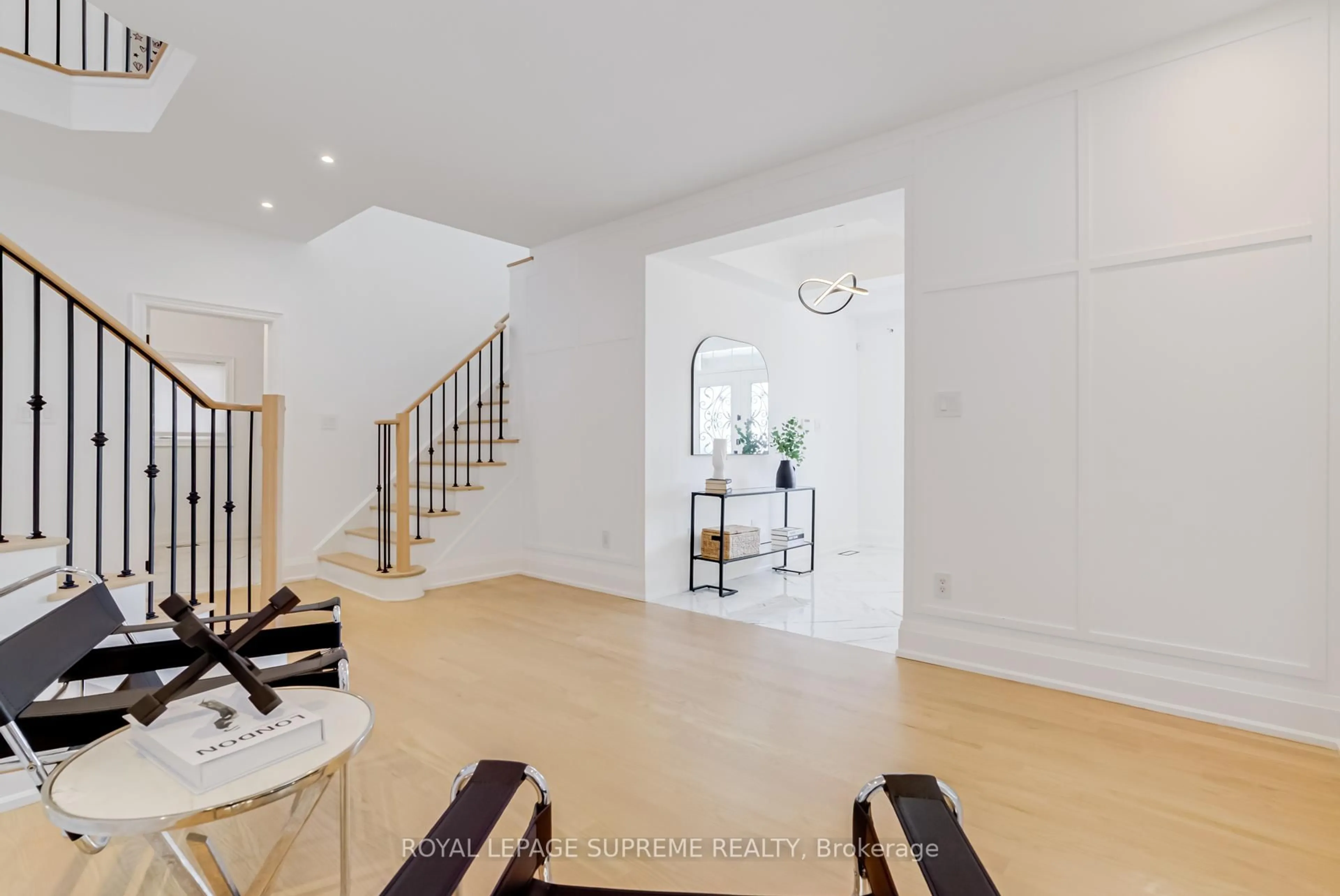 Indoor entryway for 274 Blue Dasher Blvd, Bradford West Gwillimbury Ontario L3Z 4J1