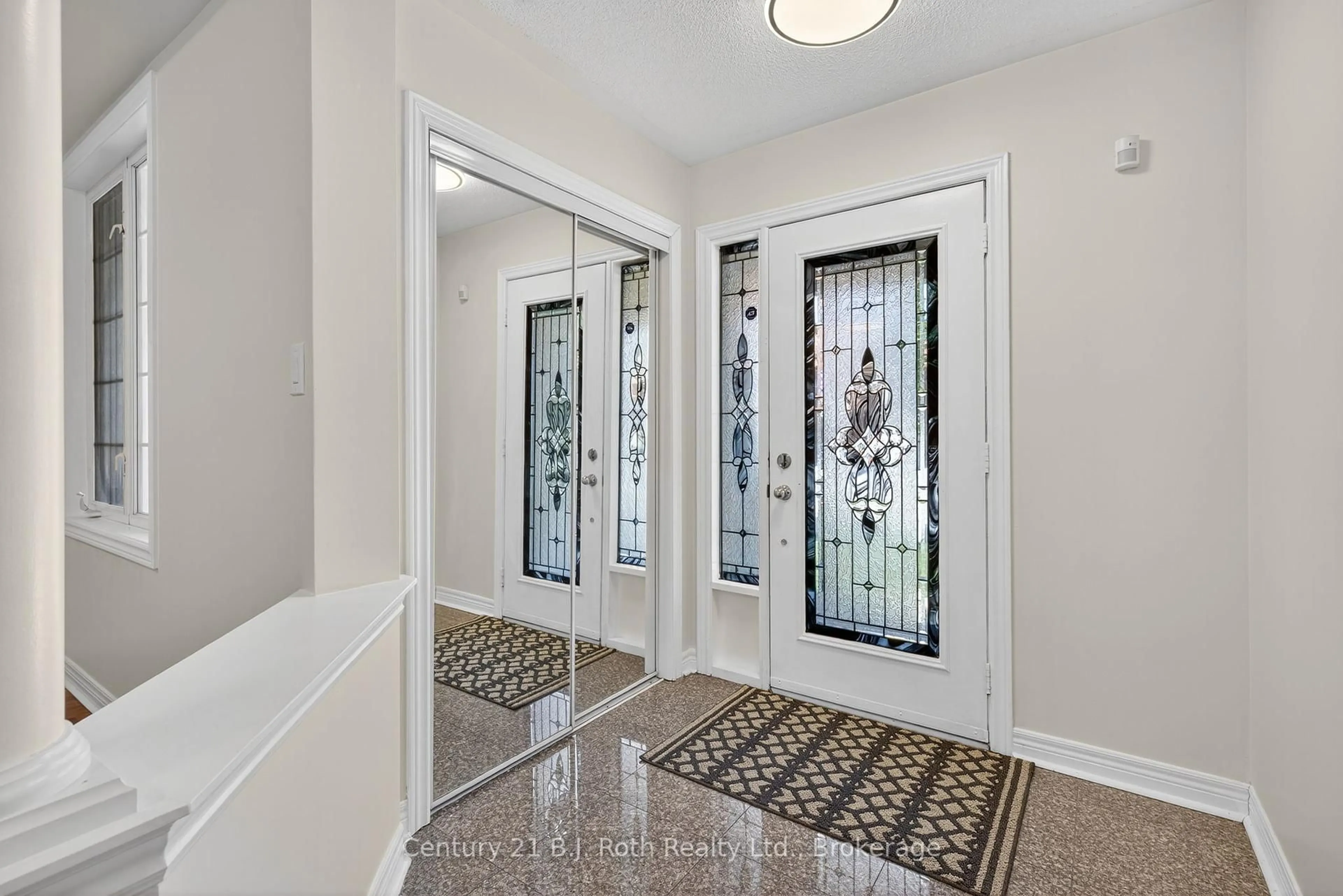 Indoor entryway for 94 Destino Cres, Vaughan Ontario L4H 3E1