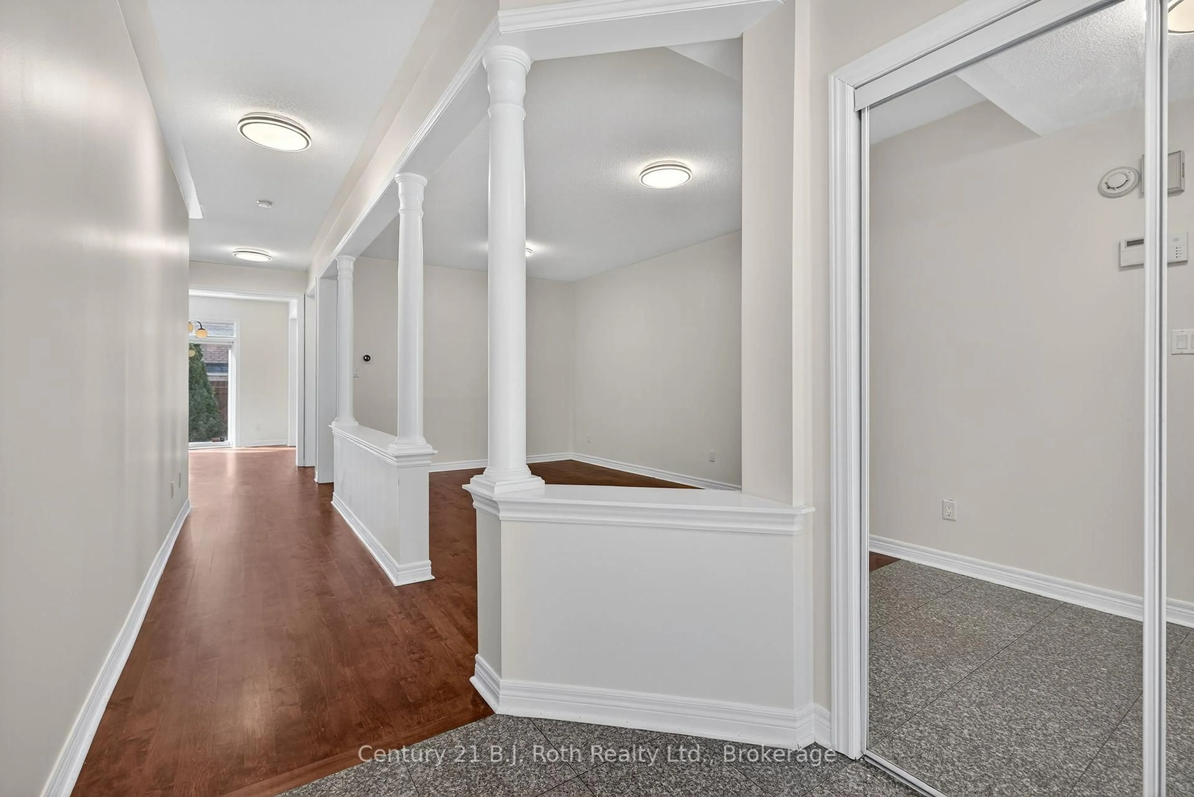 Indoor foyer for 94 Destino Cres, Vaughan Ontario L4H 3E1