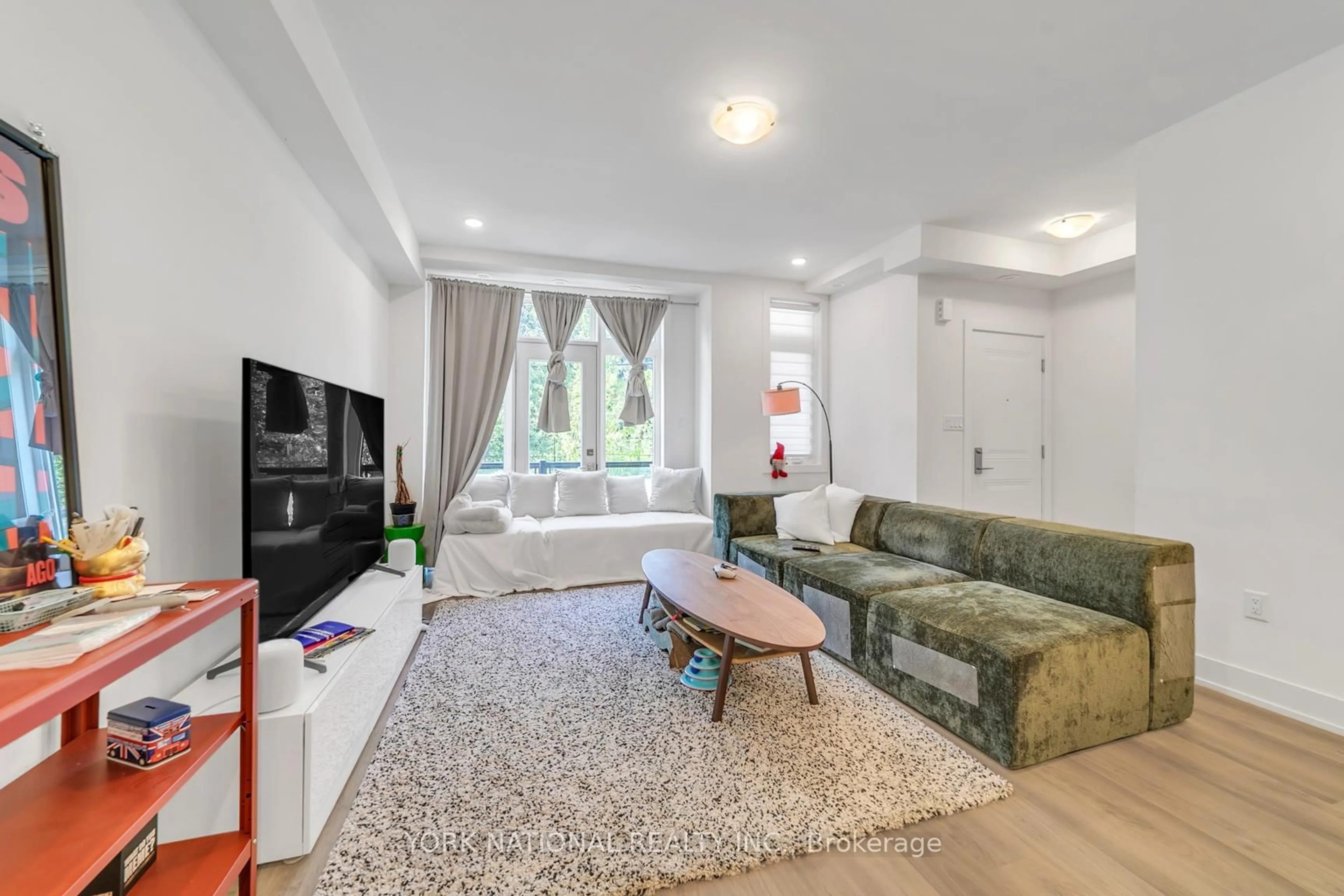 Living room with furniture, unknown for 3 Bond Cres #10, Richmond Hill Ontario L4E 1J4