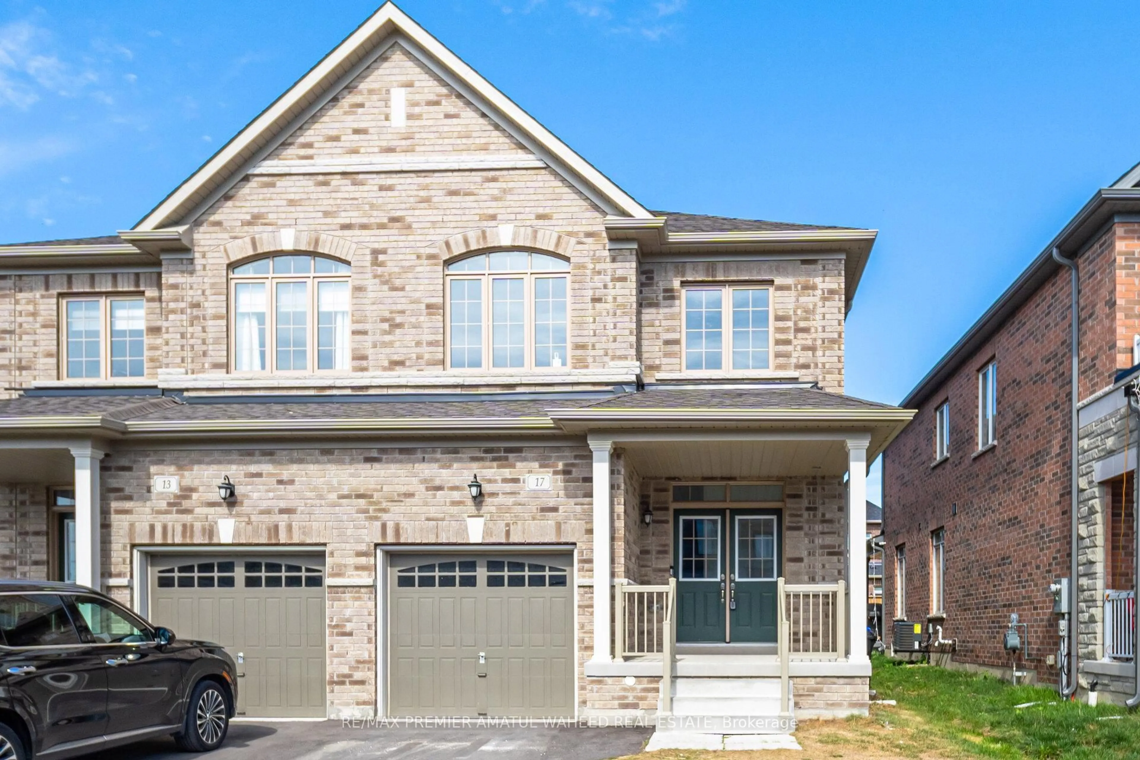 Home with brick exterior material, street for 17 Ferragine Cres, Bradford West Gwillimbury Ontario L3Z 4J9