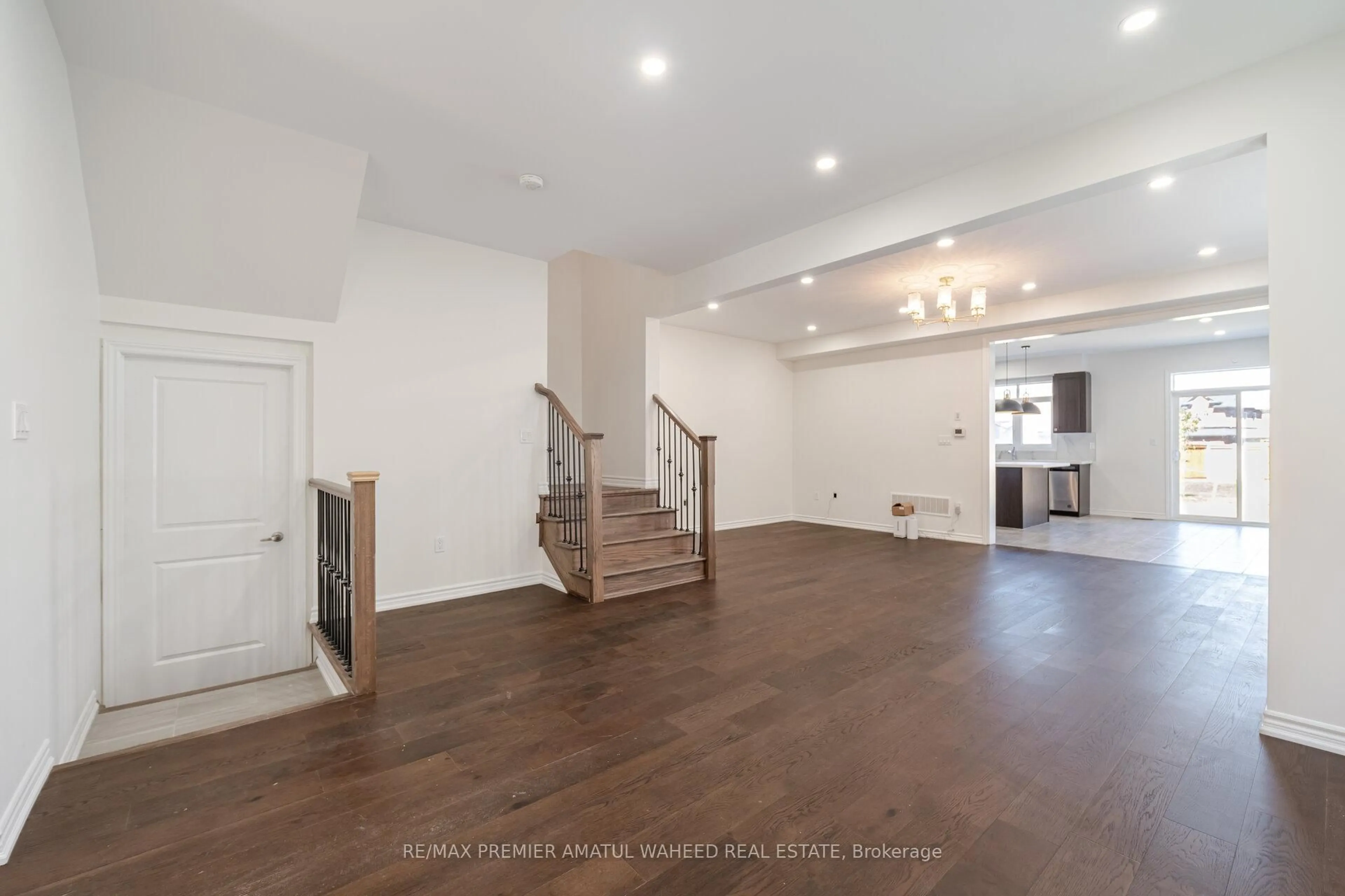 Unknown for 17 Ferragine Cres, Bradford West Gwillimbury Ontario L3Z 4J9