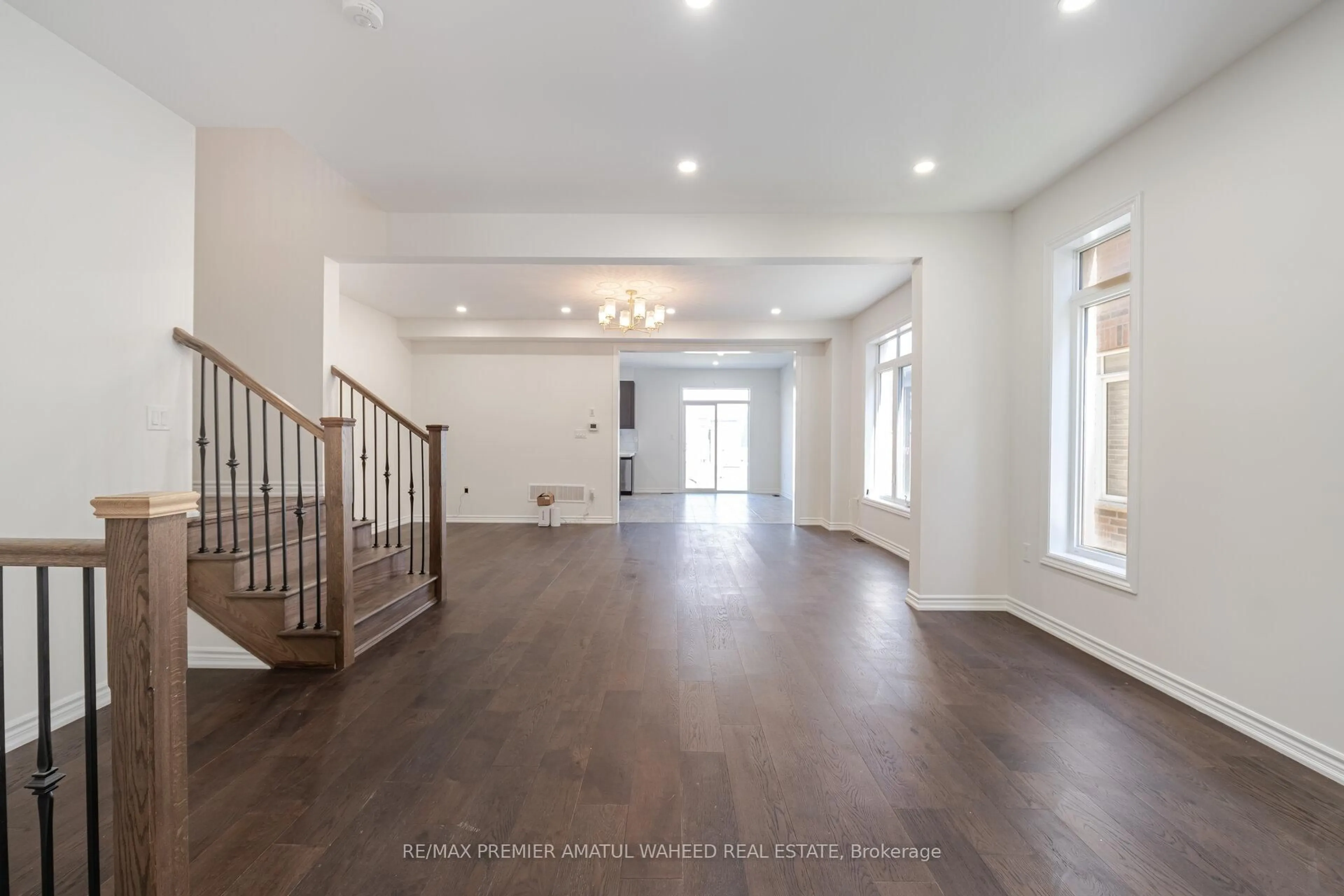 Unknown for 17 Ferragine Cres, Bradford West Gwillimbury Ontario L3Z 4J9