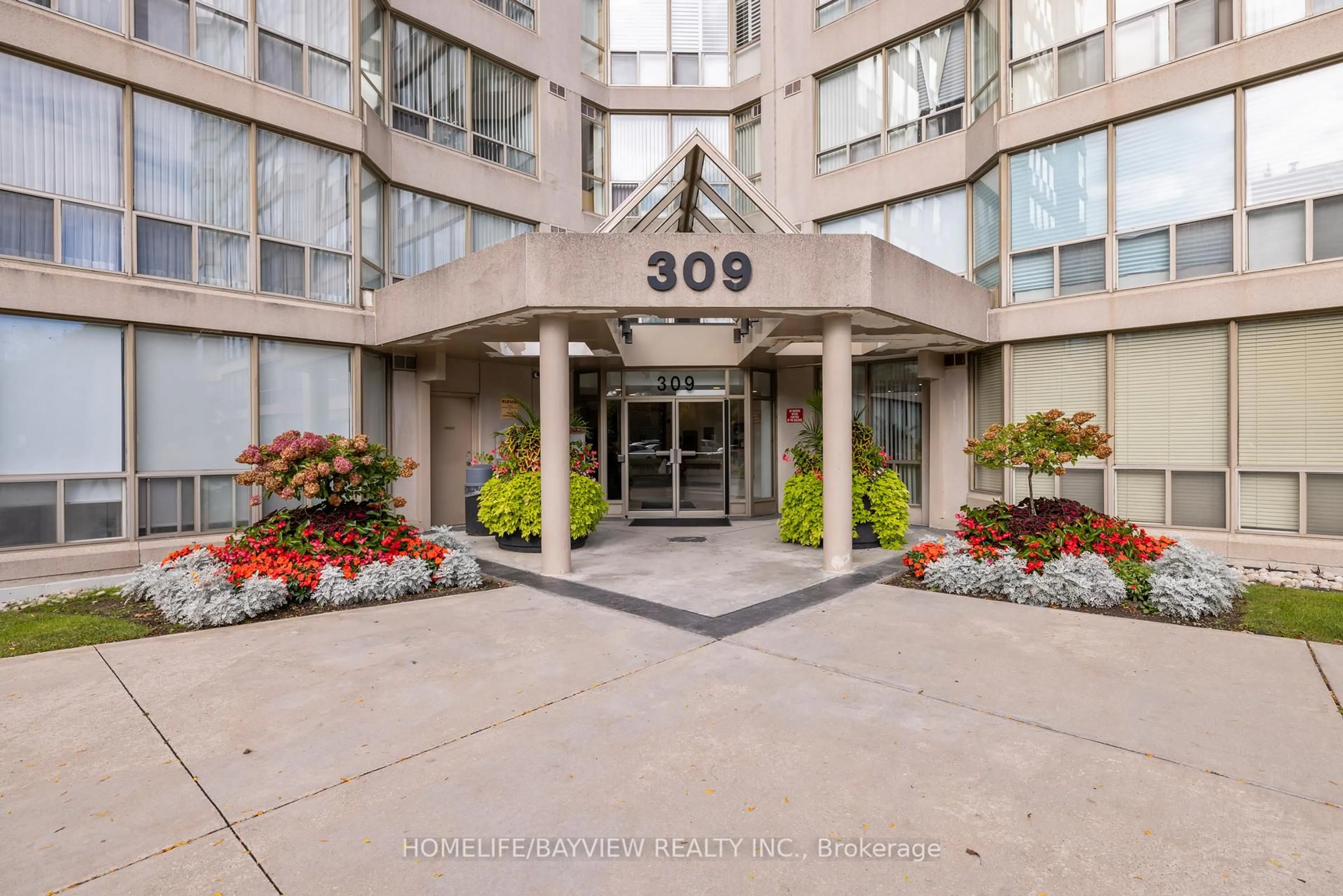 Indoor foyer for 309 Major Mackenzie Dr #1013, Richmond Hill Ontario L4C 9V5