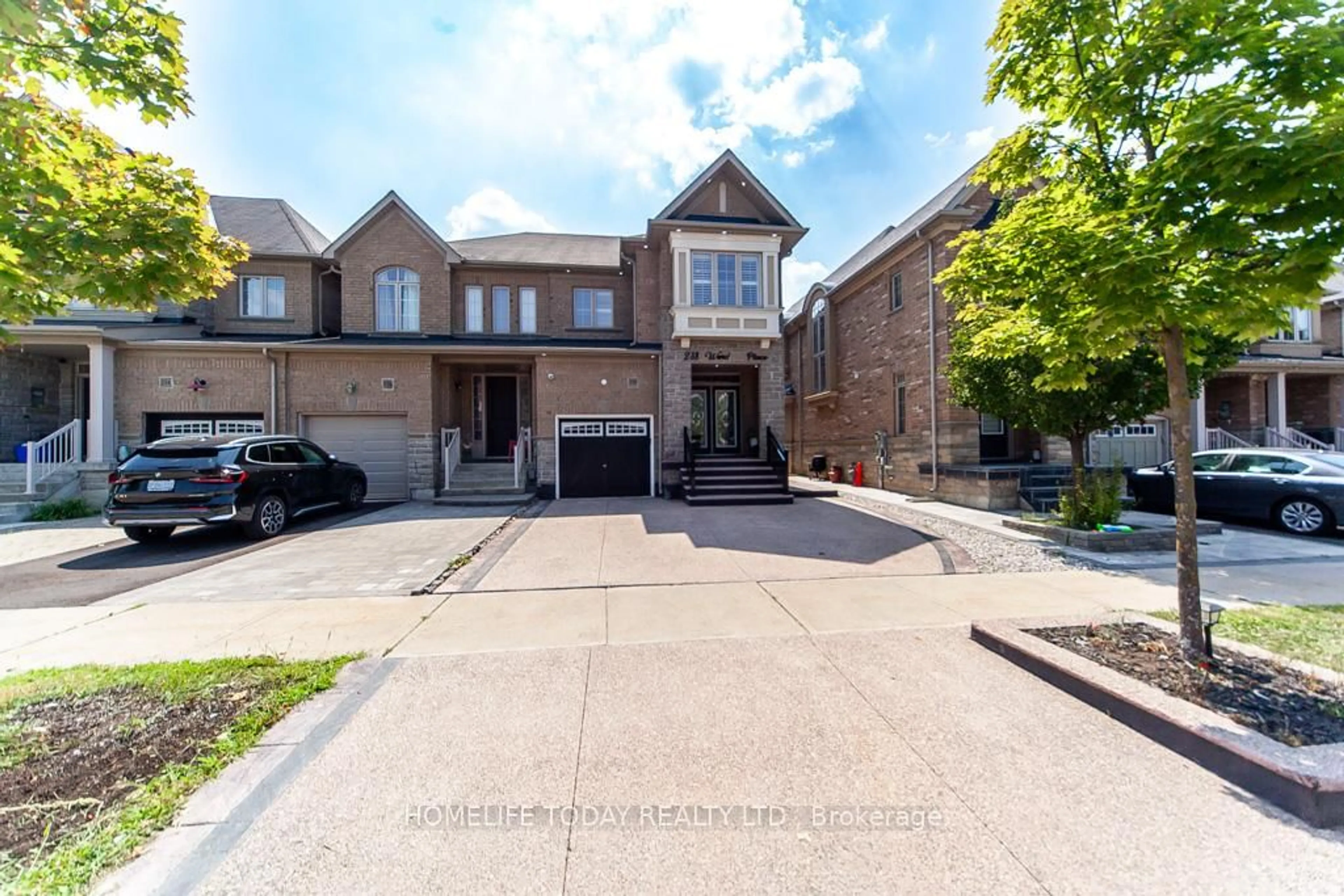 A pic from outside/outdoor area/front of a property/back of a property/a pic from drone, street for 238 Wardlaw Pl, Vaughan Ontario L4H 3L7