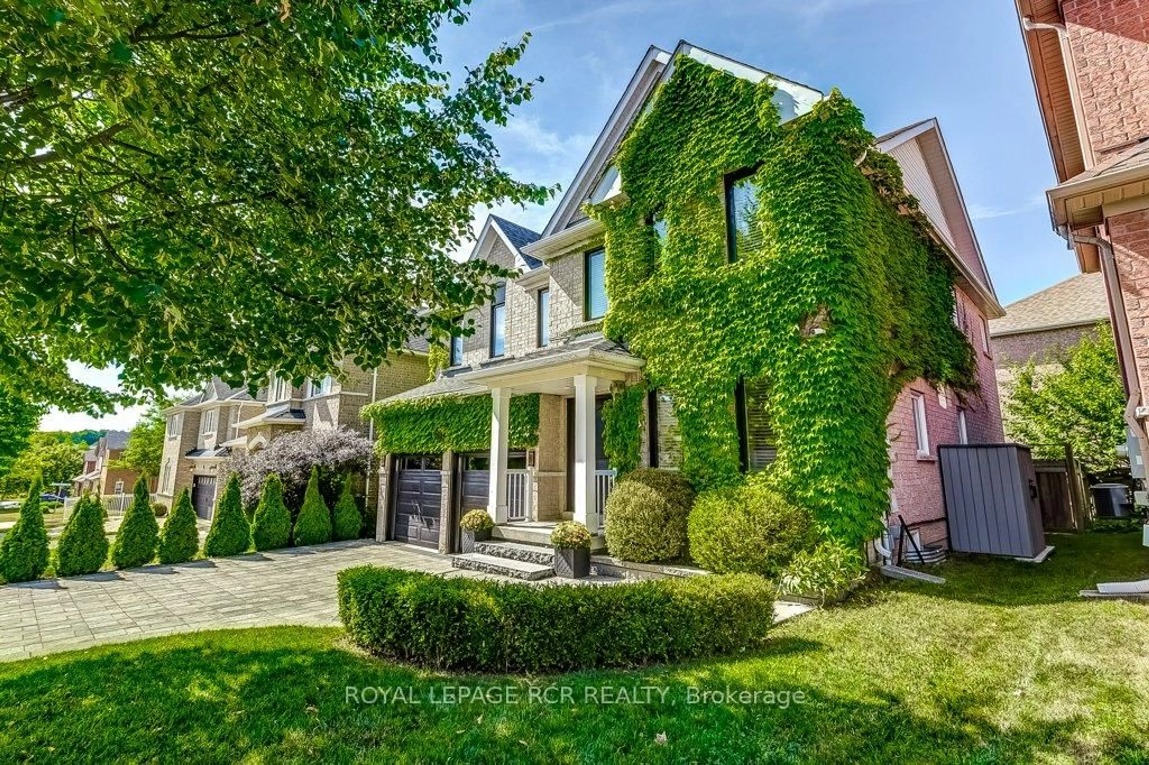 Home with brick exterior material, street for 42 Mynden Way, Newmarket Ontario L3X 3A8