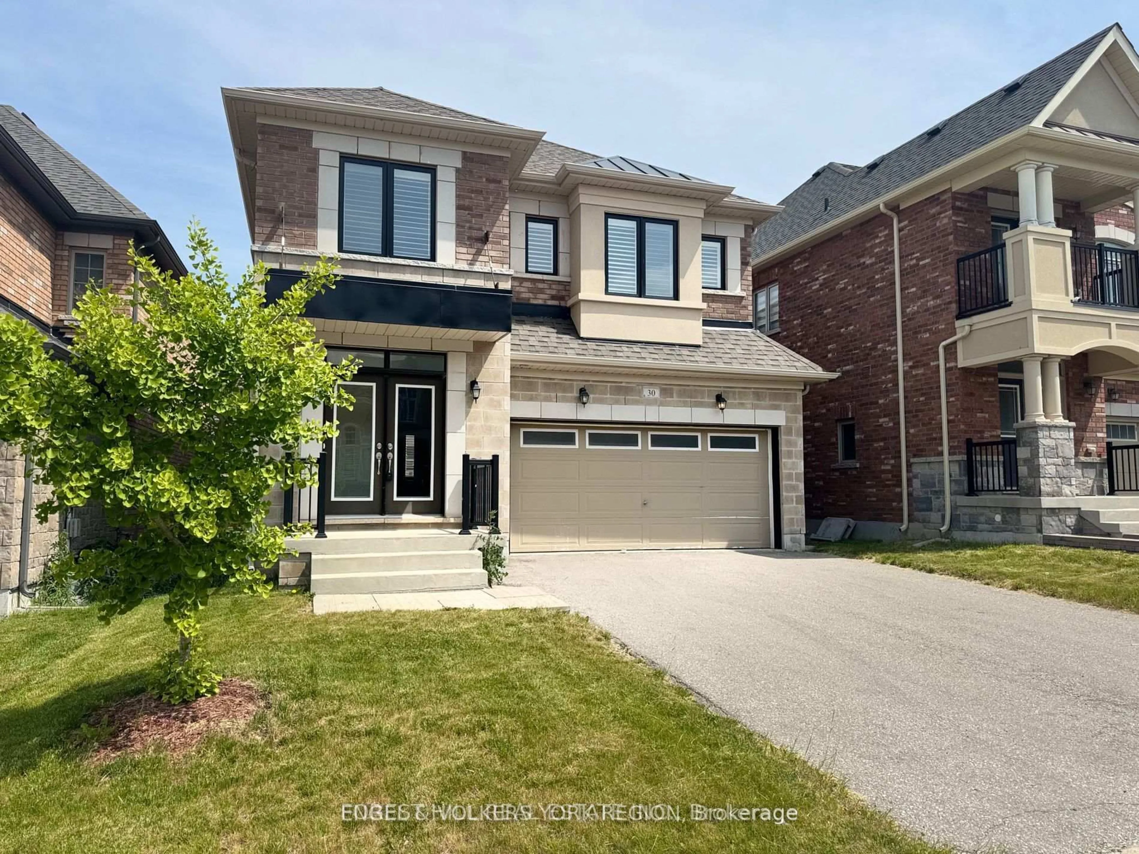 Home with brick exterior material, street for 30 William Luck Ave, East Gwillimbury Ontario L9N 0S1