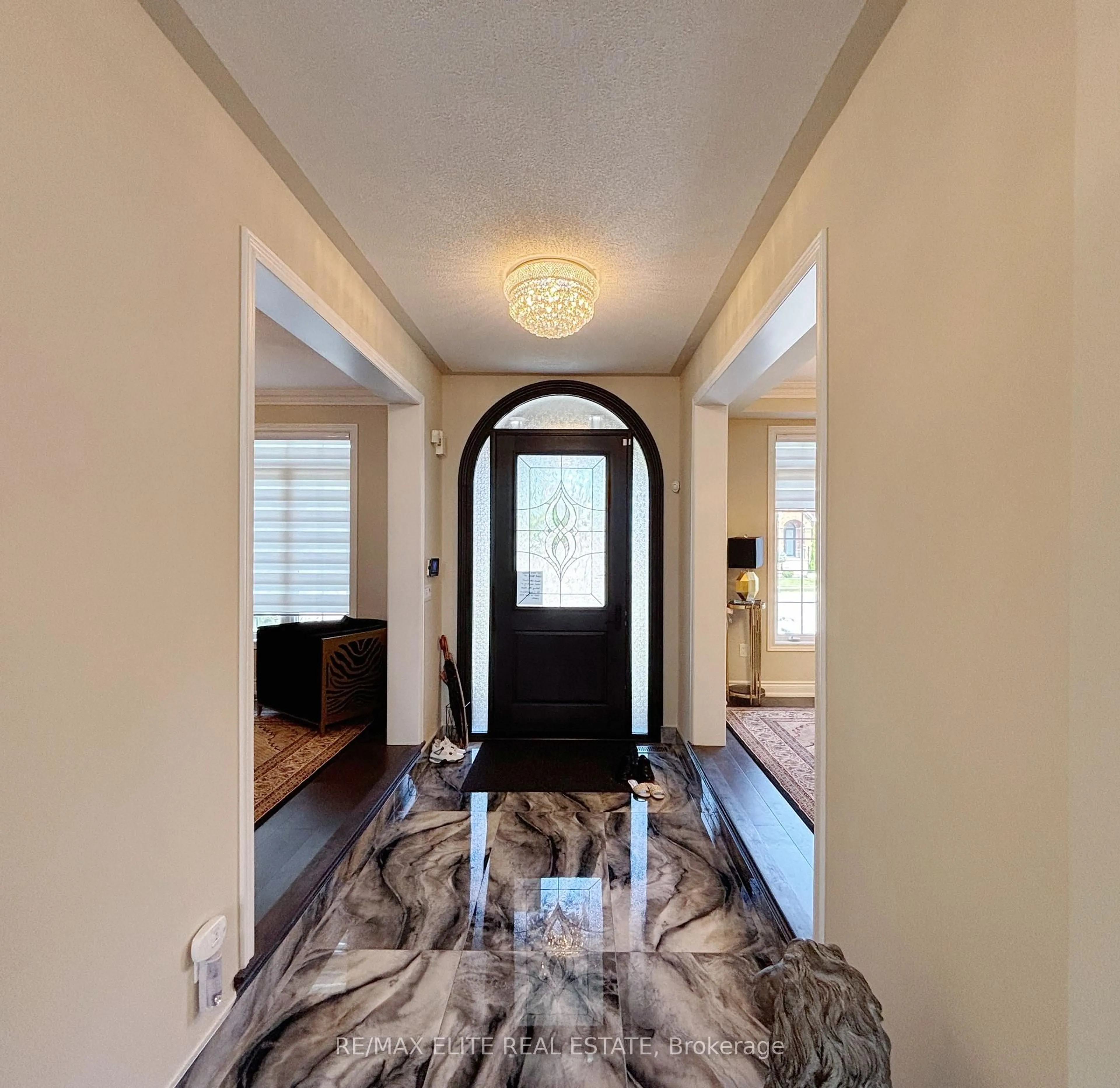 Indoor entryway for 1069 Nellie Little Cres, Newmarket Ontario L3X 3E3