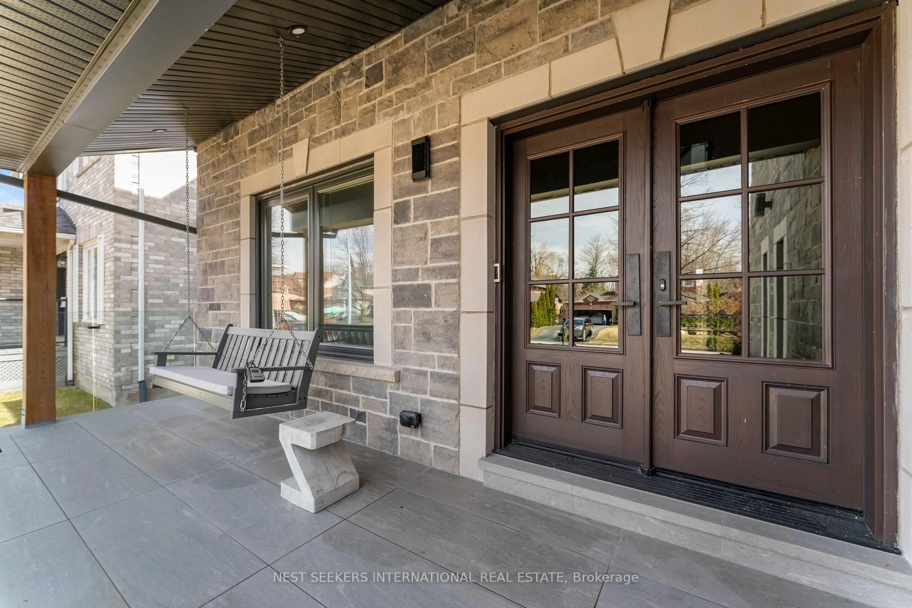 Indoor entryway for 2269 Somers Blvd, Innisfil Ontario L9S 2E6