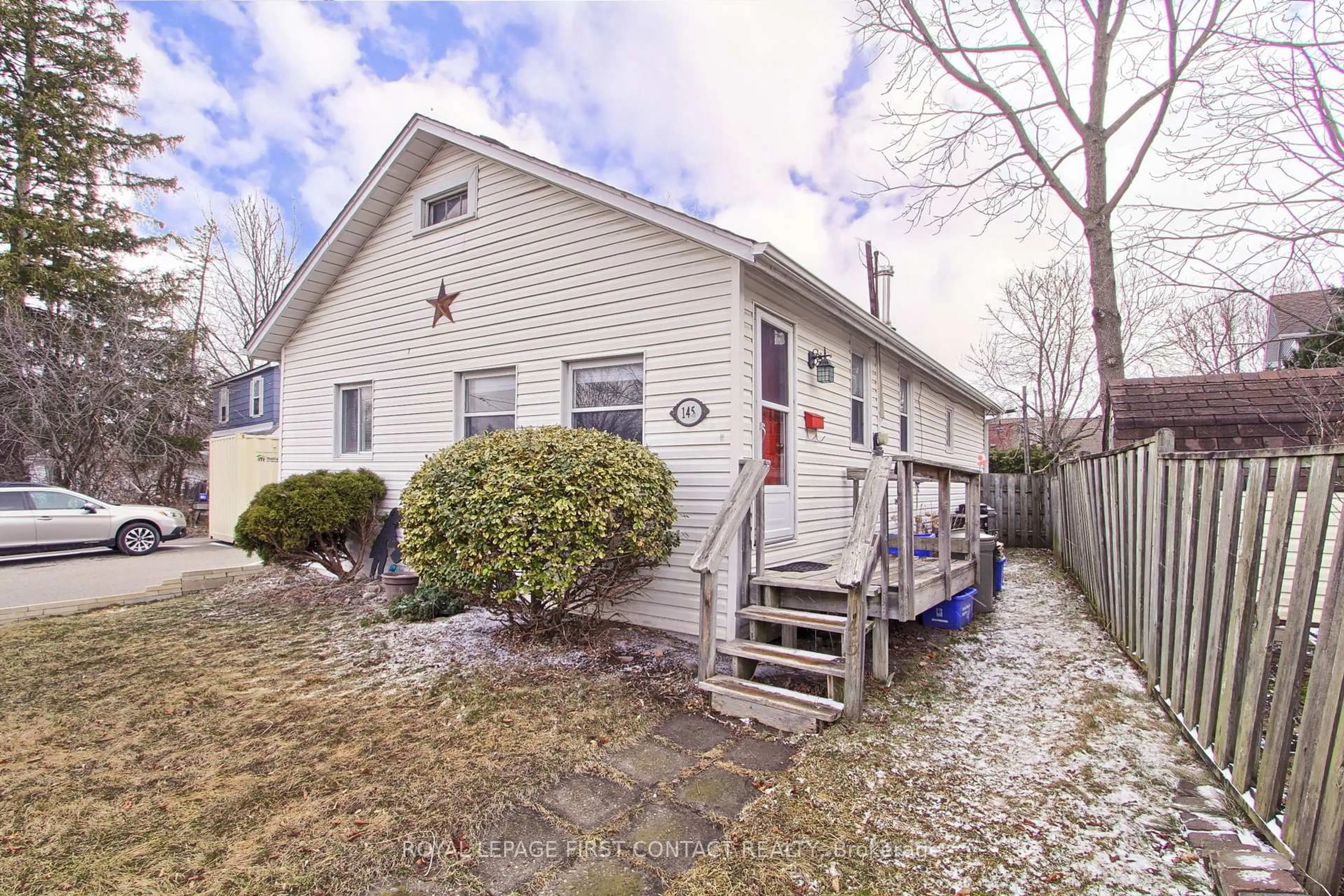 Unknown for 145 Wesley St, Newmarket Ontario L3Y 3N9