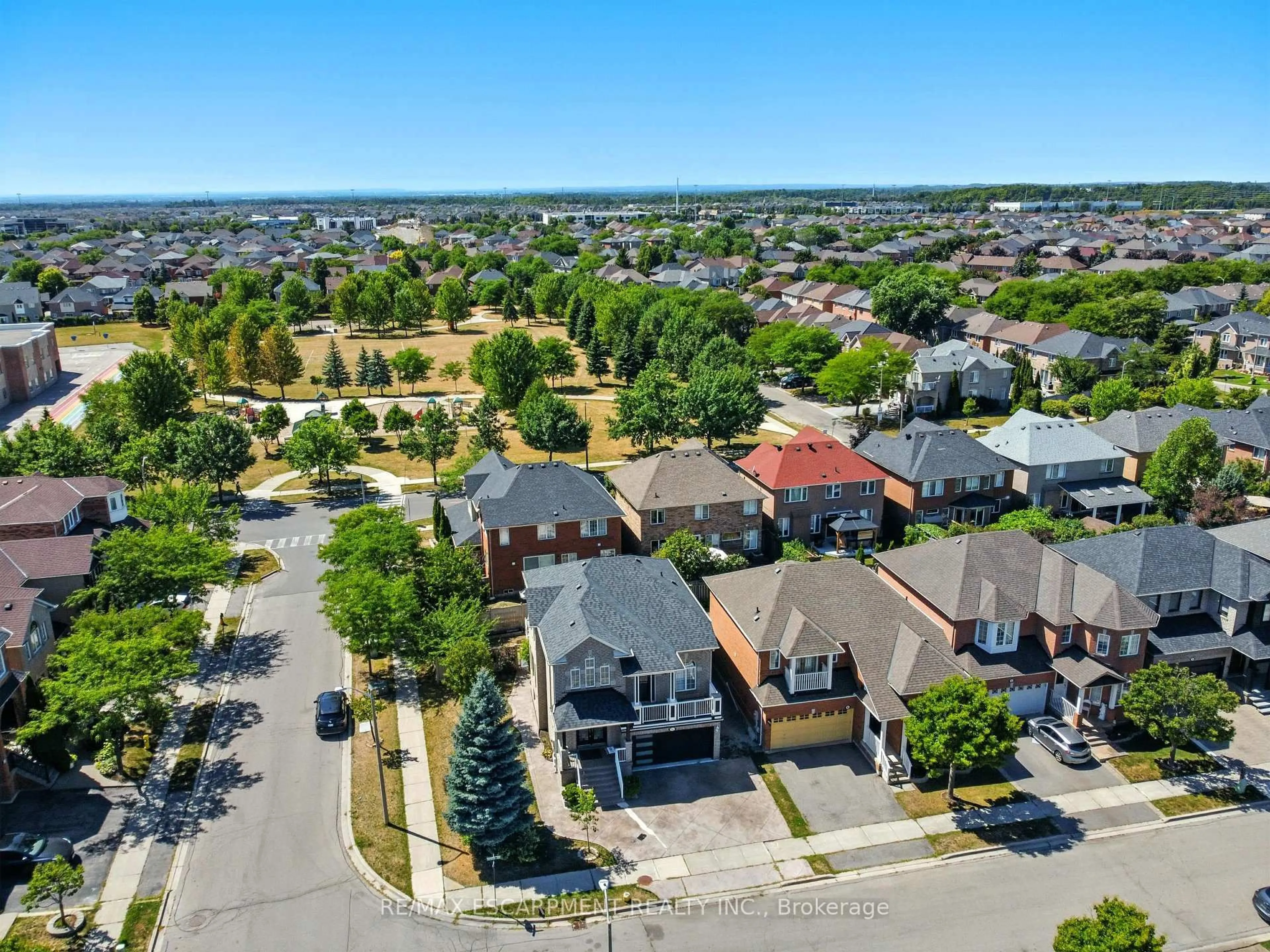 A pic from outside/outdoor area/front of a property/back of a property/a pic from drone, street for 90 Genoa Rd, Vaughan Ontario L6A 2Y8