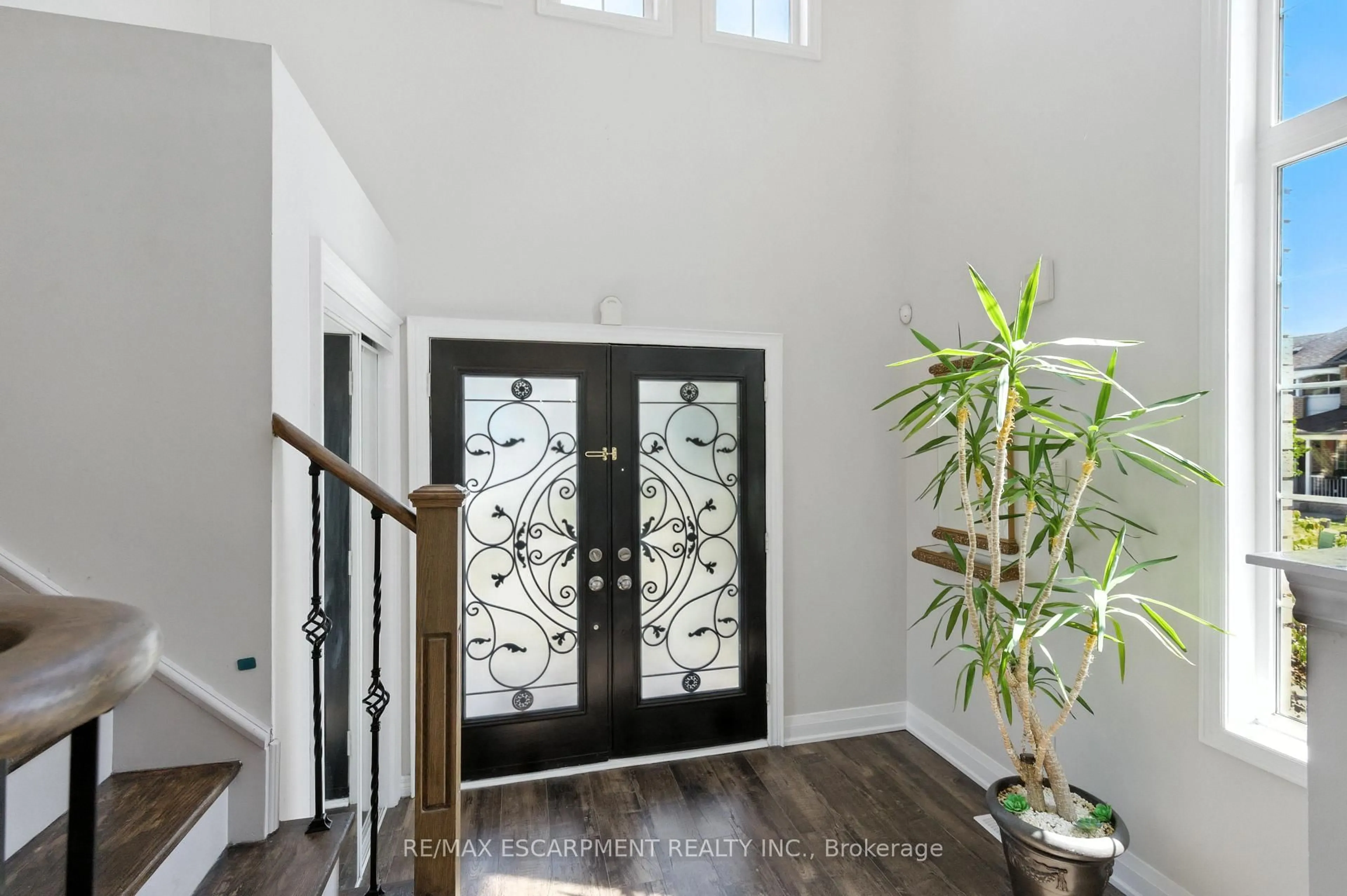 Indoor entryway for 90 Genoa Rd, Vaughan Ontario L6A 2Y8