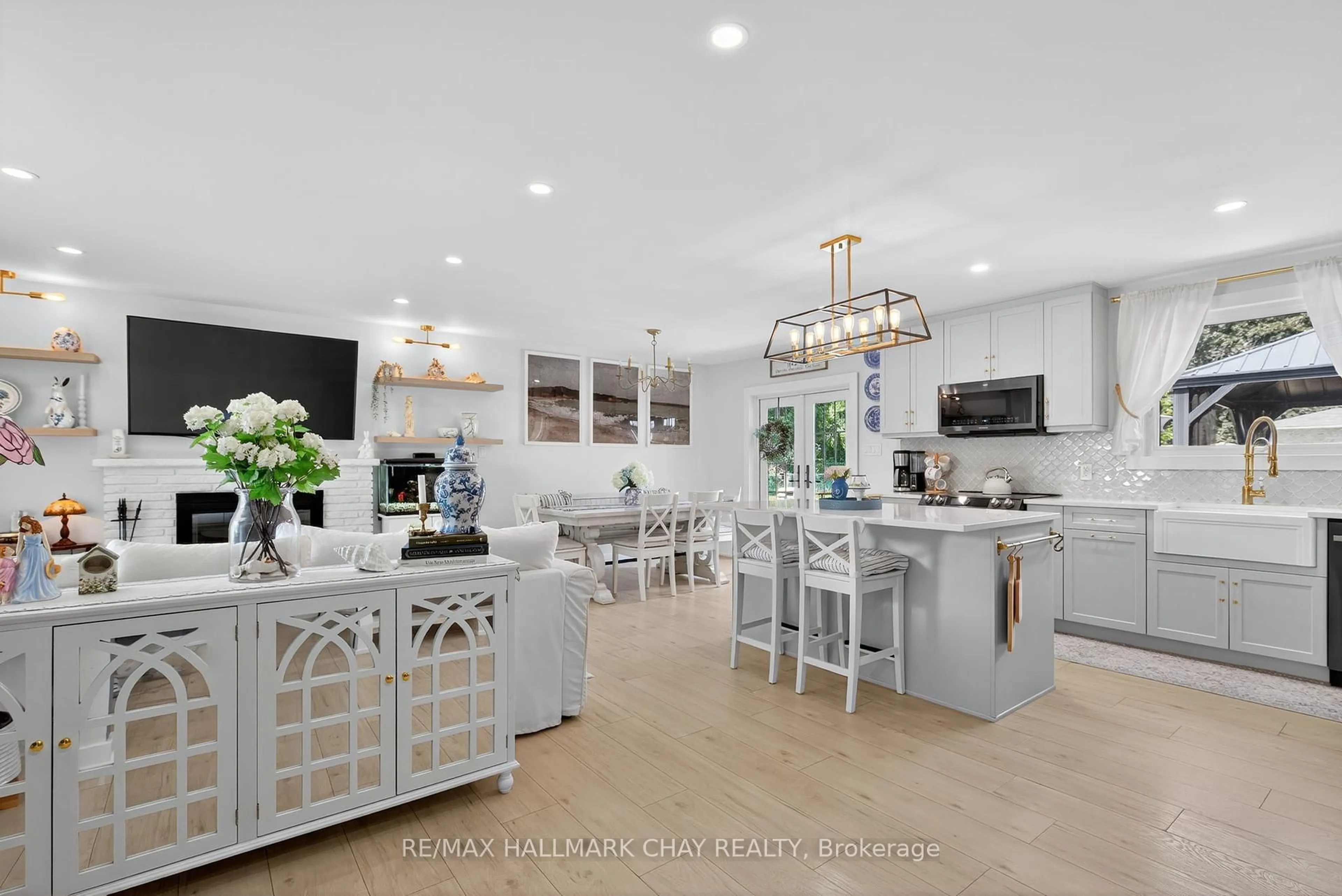 Open concept kitchen, ceramic/tile floor for 1180 Shore Acres Dr, Innisfil Ontario L0L 1R0