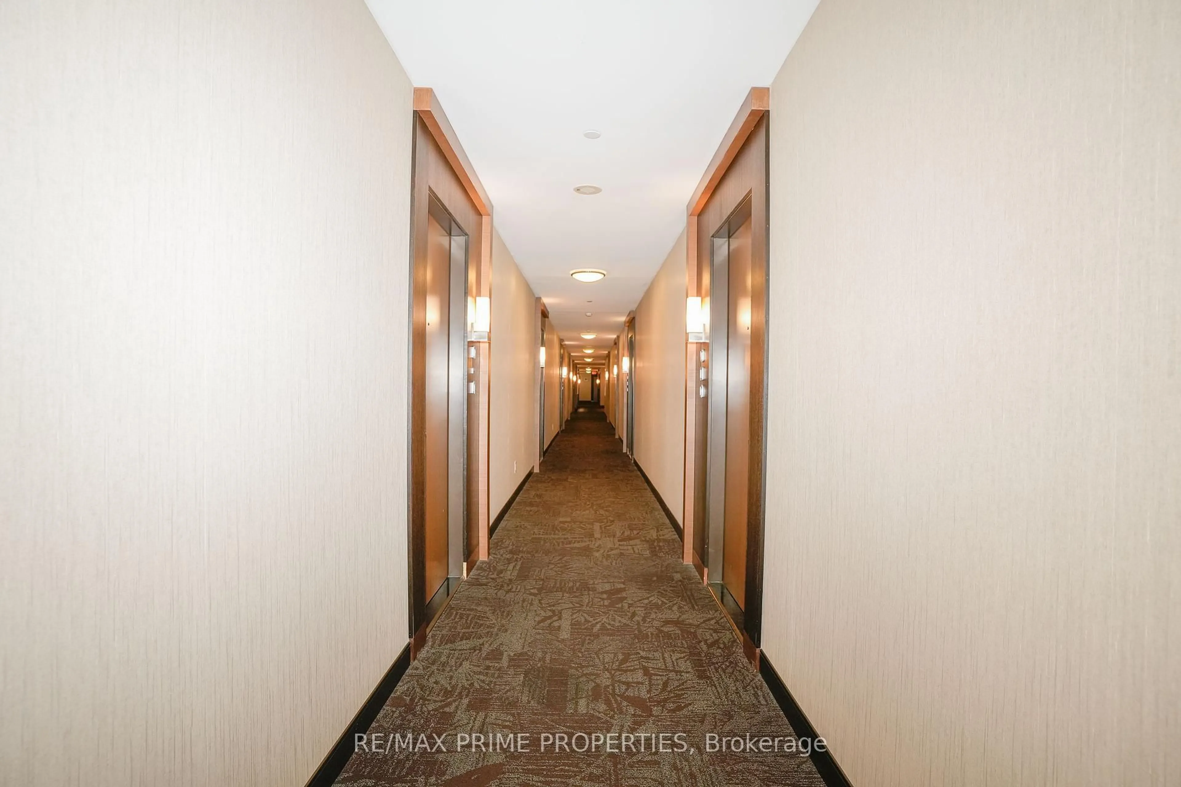 Indoor foyer for 8228 Birchmount Rd #510, Markham Ontario L3R 1A6